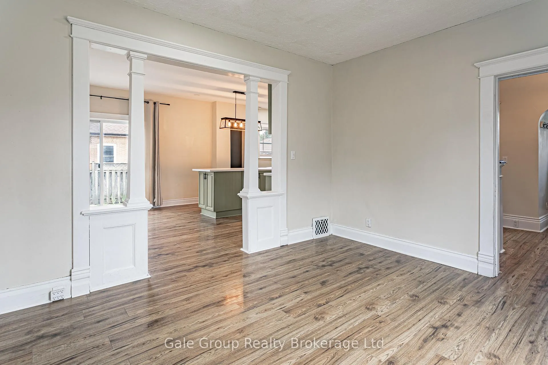 Photo 15 of 22 Strathcona Avenue, Brantford, Eagle Place East — HOMEH