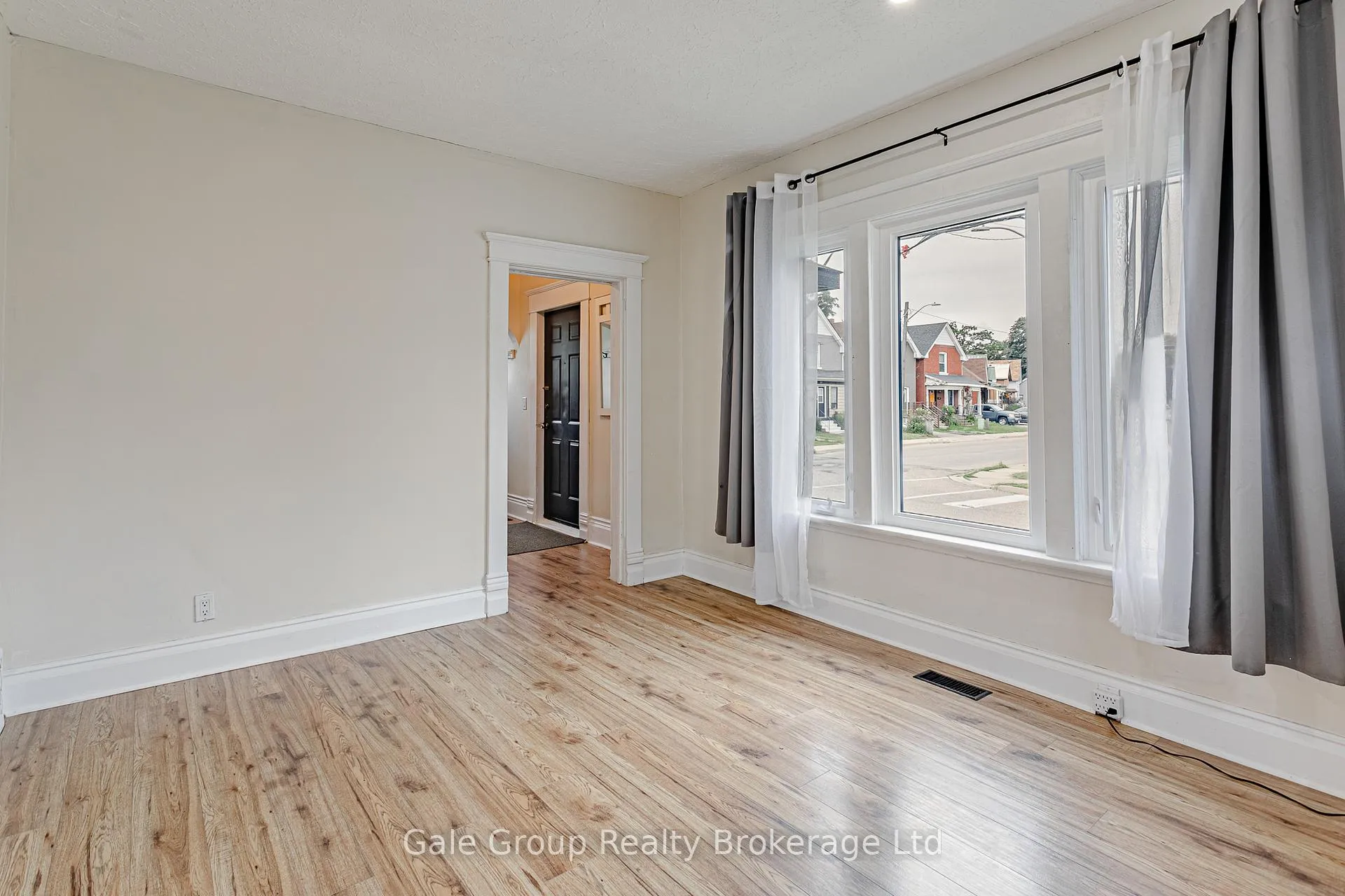Photo 16 of 22 Strathcona Avenue, Brantford, Eagle Place East — HOMEH