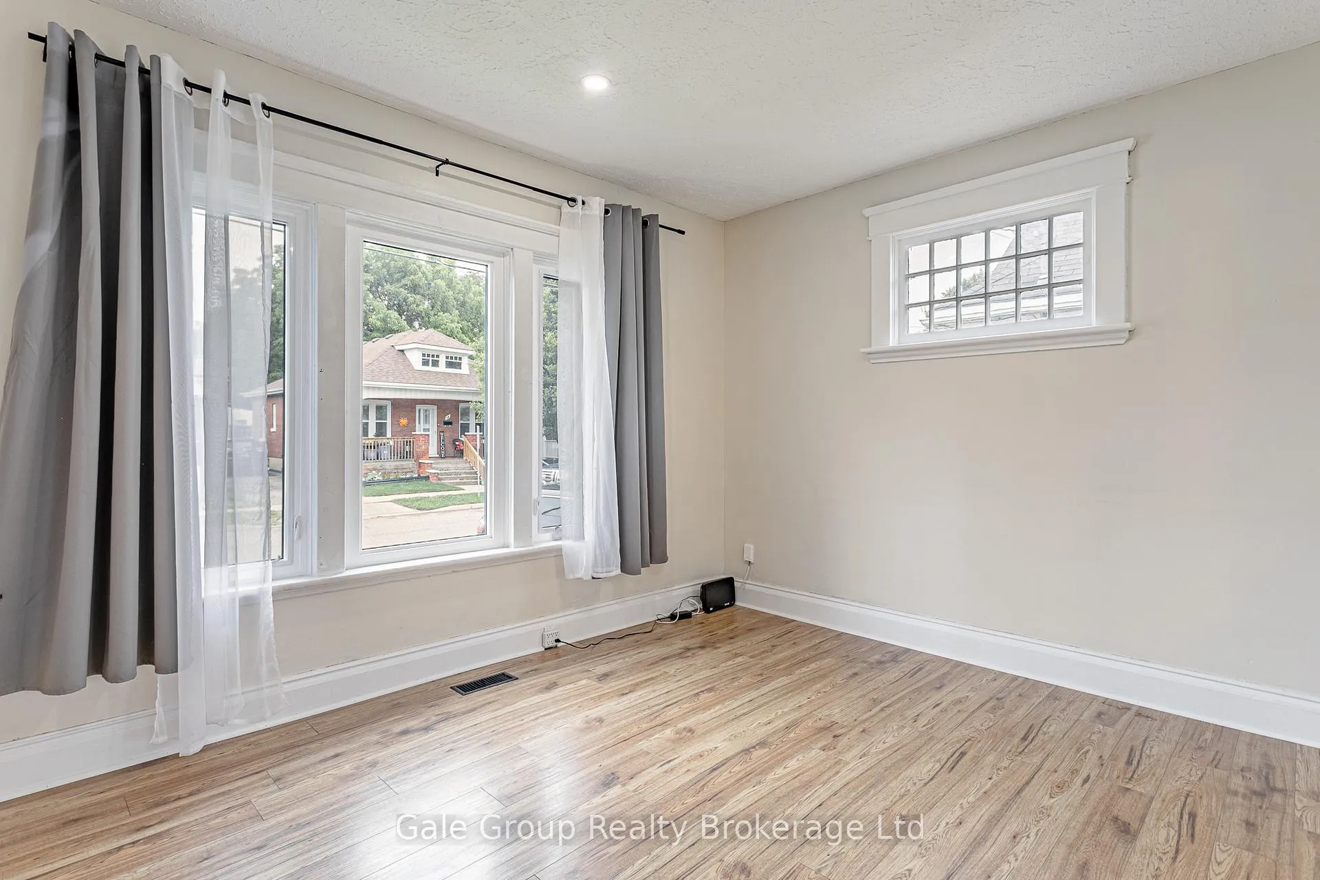 Photo 17 of 22 Strathcona Avenue, Brantford, Eagle Place East — HOMEH