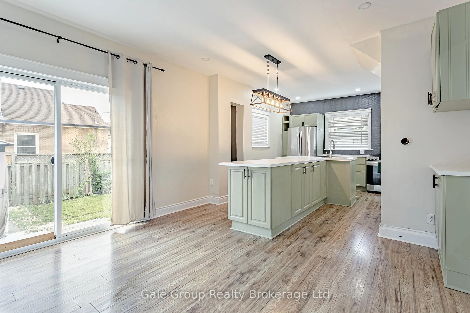 Photo 18 of 22 Strathcona Avenue, Brantford, Eagle Place East — HOMEH