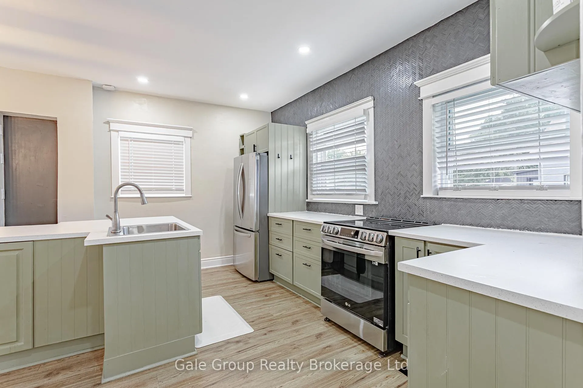Photo 24 of 22 Strathcona Avenue, Brantford, Eagle Place East — HOMEH