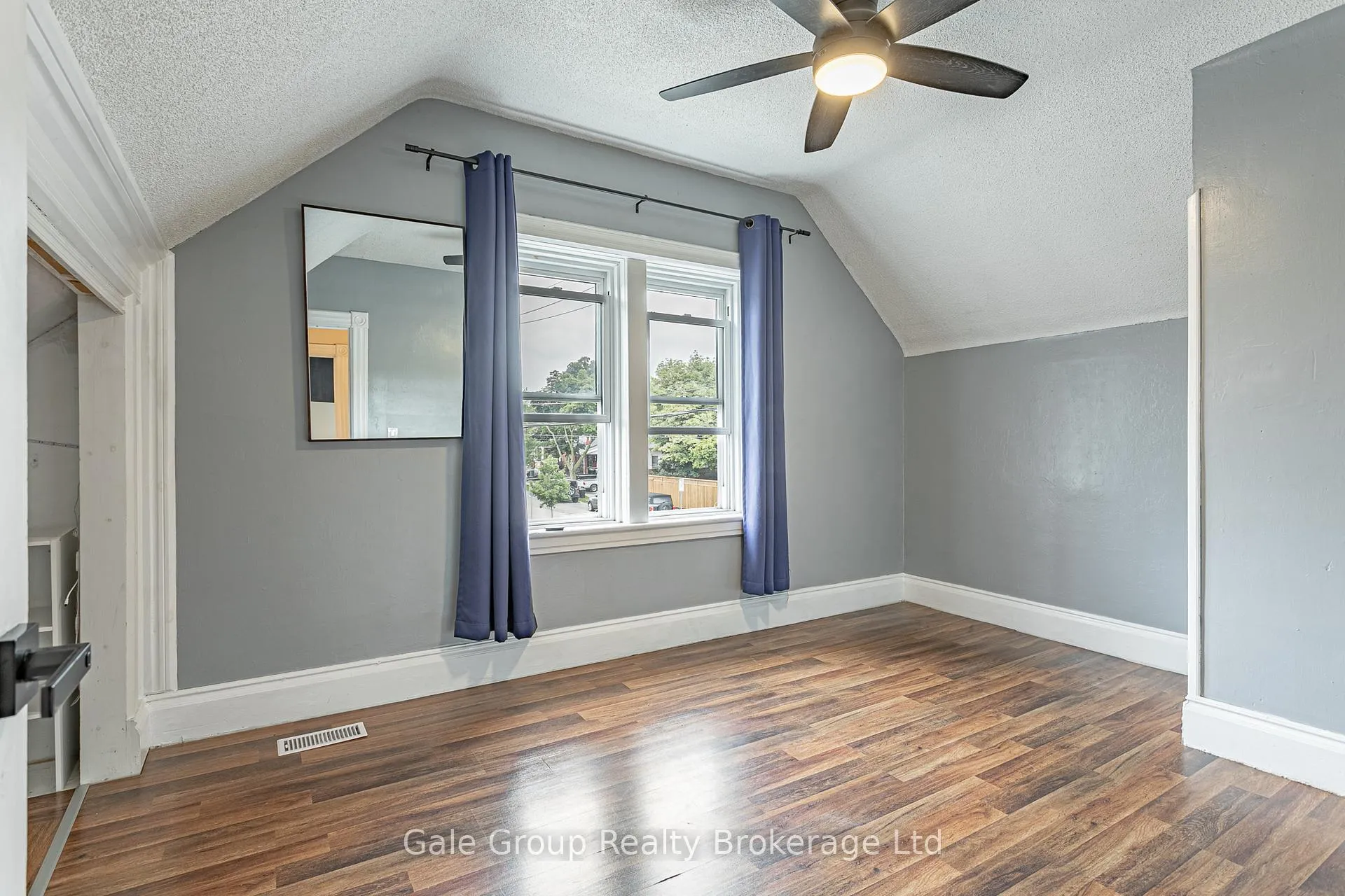 Photo 32 of 22 Strathcona Avenue, Brantford, Eagle Place East — HOMEH