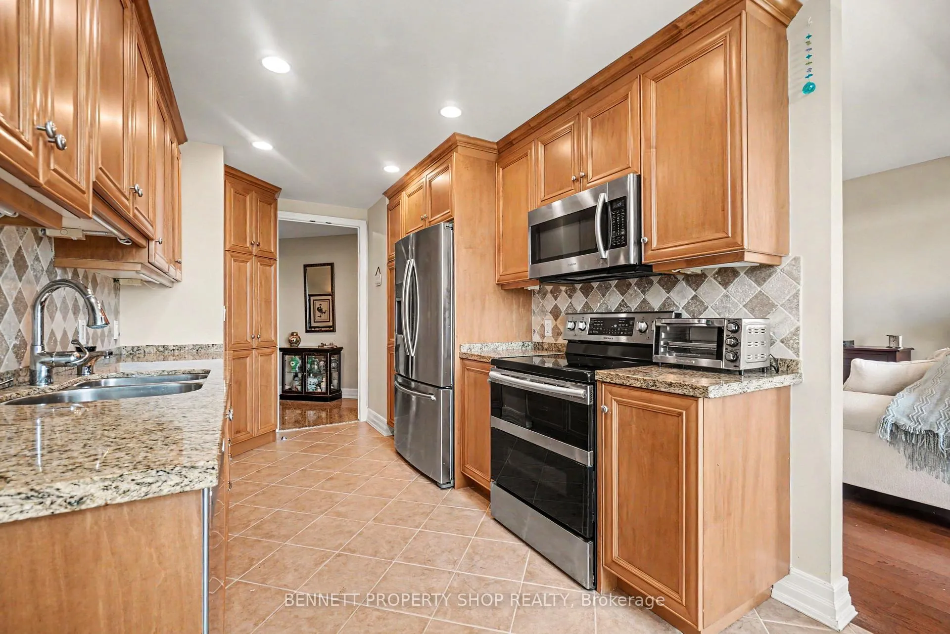 Photo 9 of Unit 708, 3580 Rivergate Way, Ottawa, Quinterra — HOMEH