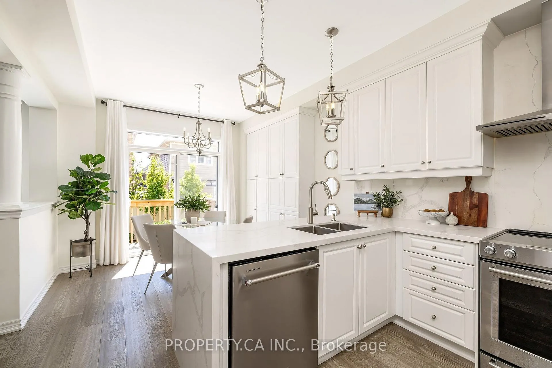 Photo 12 of 27 Macbean Crescent, Hamilton, Waterdown — HOMEH