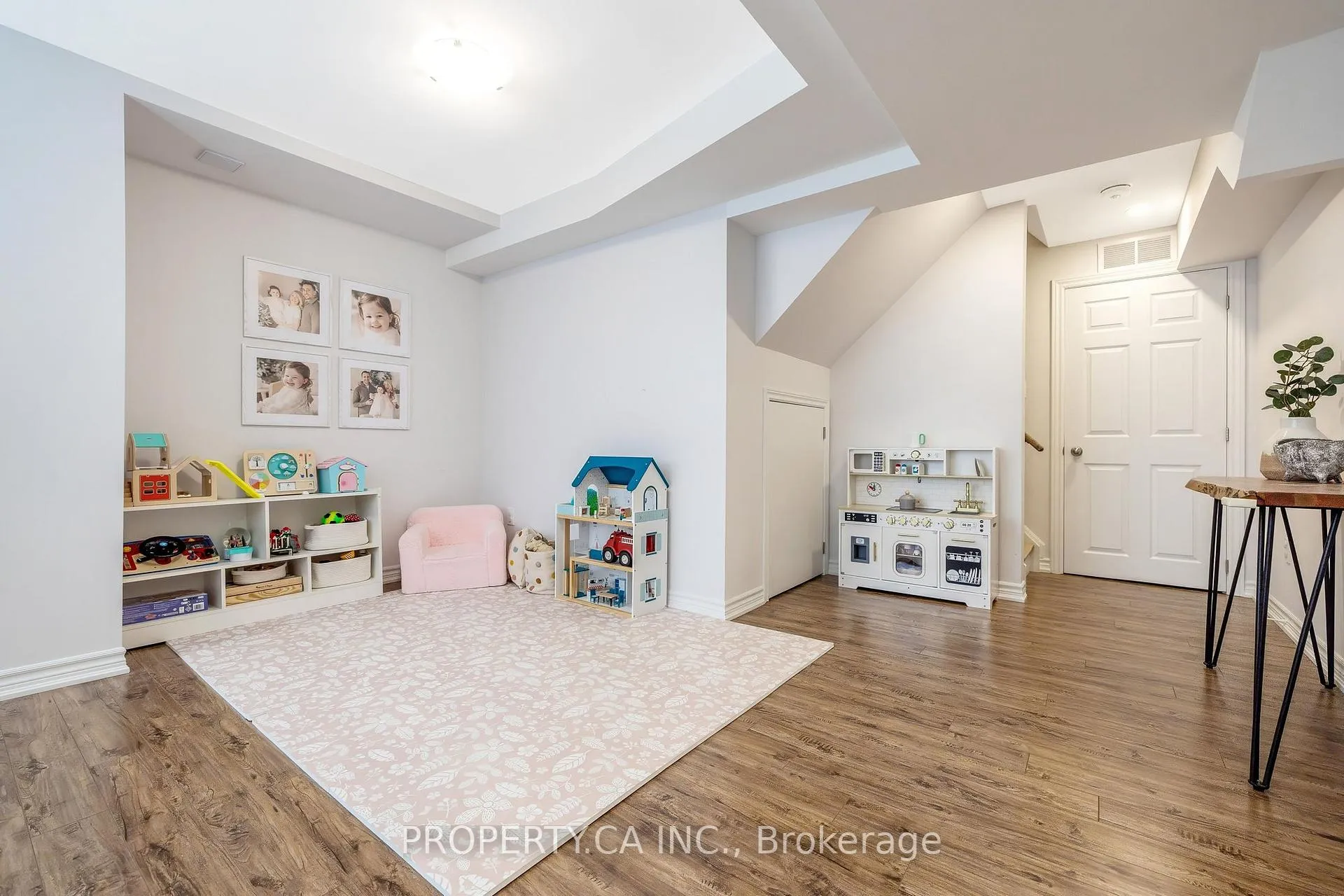 Photo 31 of 27 Macbean Crescent, Hamilton, Waterdown — HOMEH