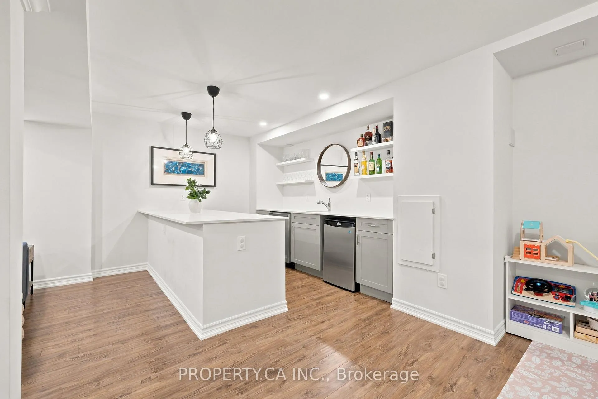 Photo 35 of 27 Macbean Crescent, Hamilton, Waterdown — HOMEH