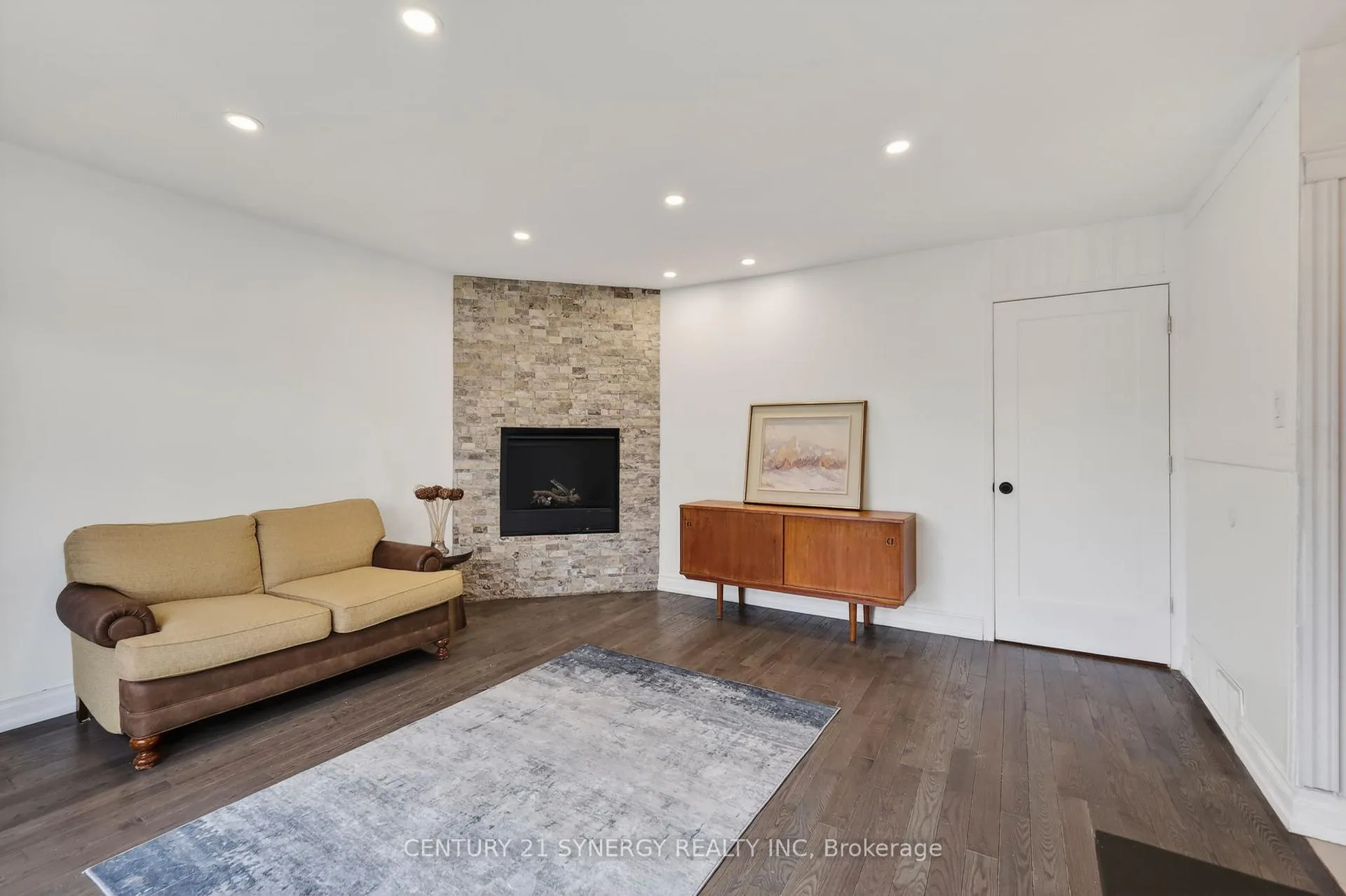 Photo 4 of 2358 Joliffe Street, Ottawa, Hawthorne Meadows — HOMEH