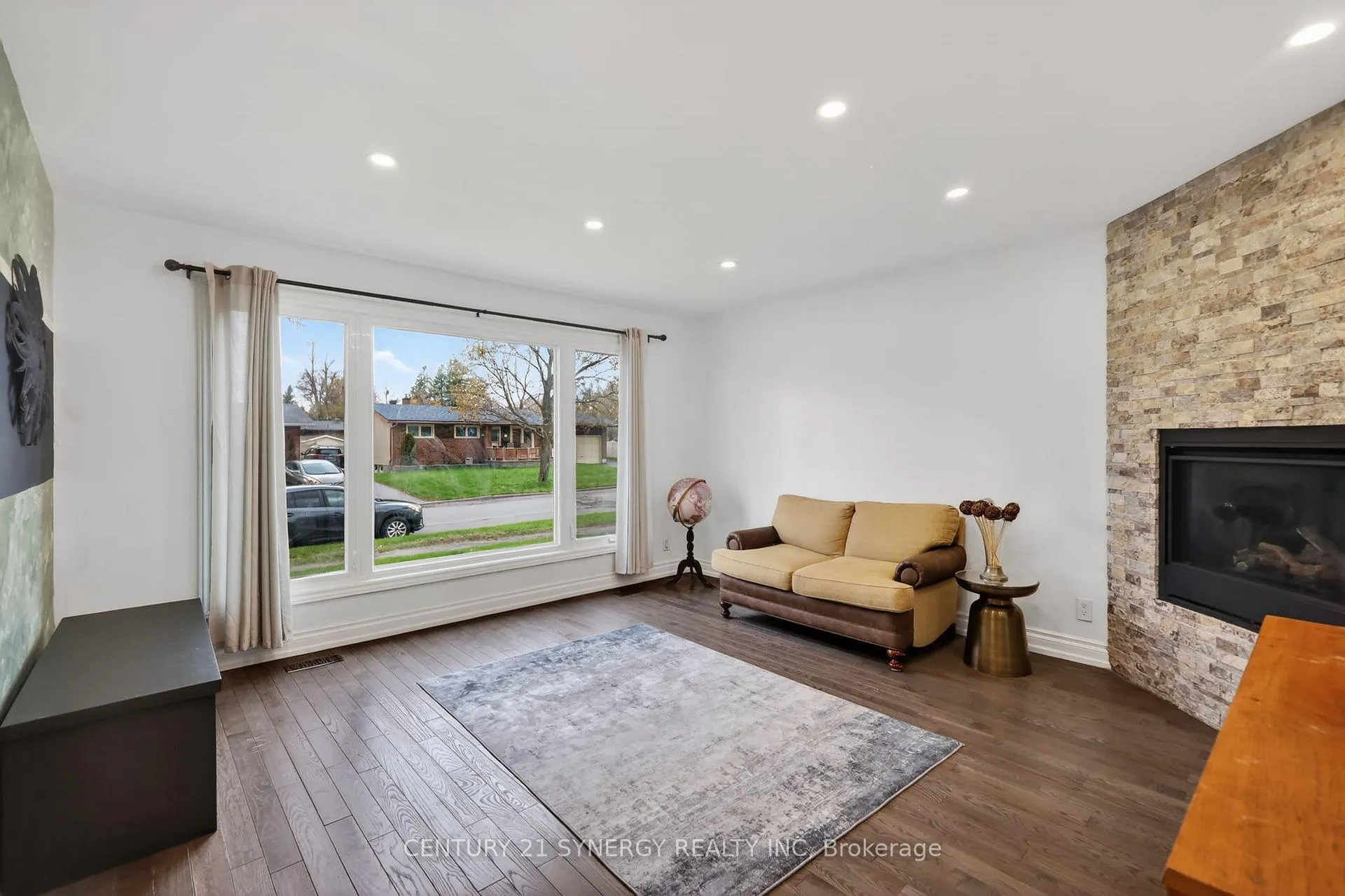 Photo 5 of 2358 Joliffe Street, Ottawa, Hawthorne Meadows — HOMEH