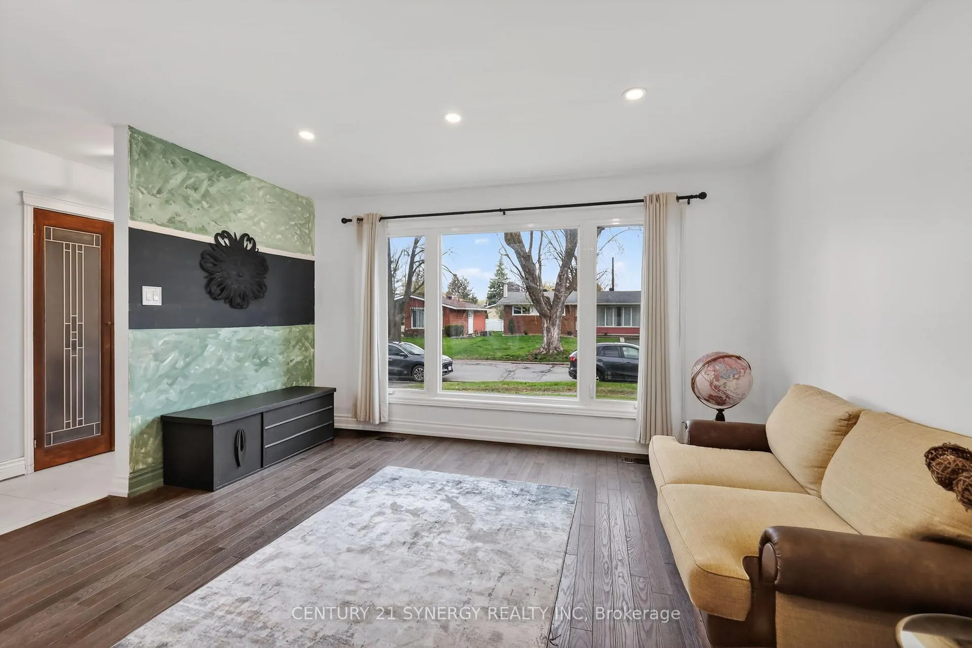 Photo 8 of 2358 Joliffe Street, Ottawa, Hawthorne Meadows — HOMEH