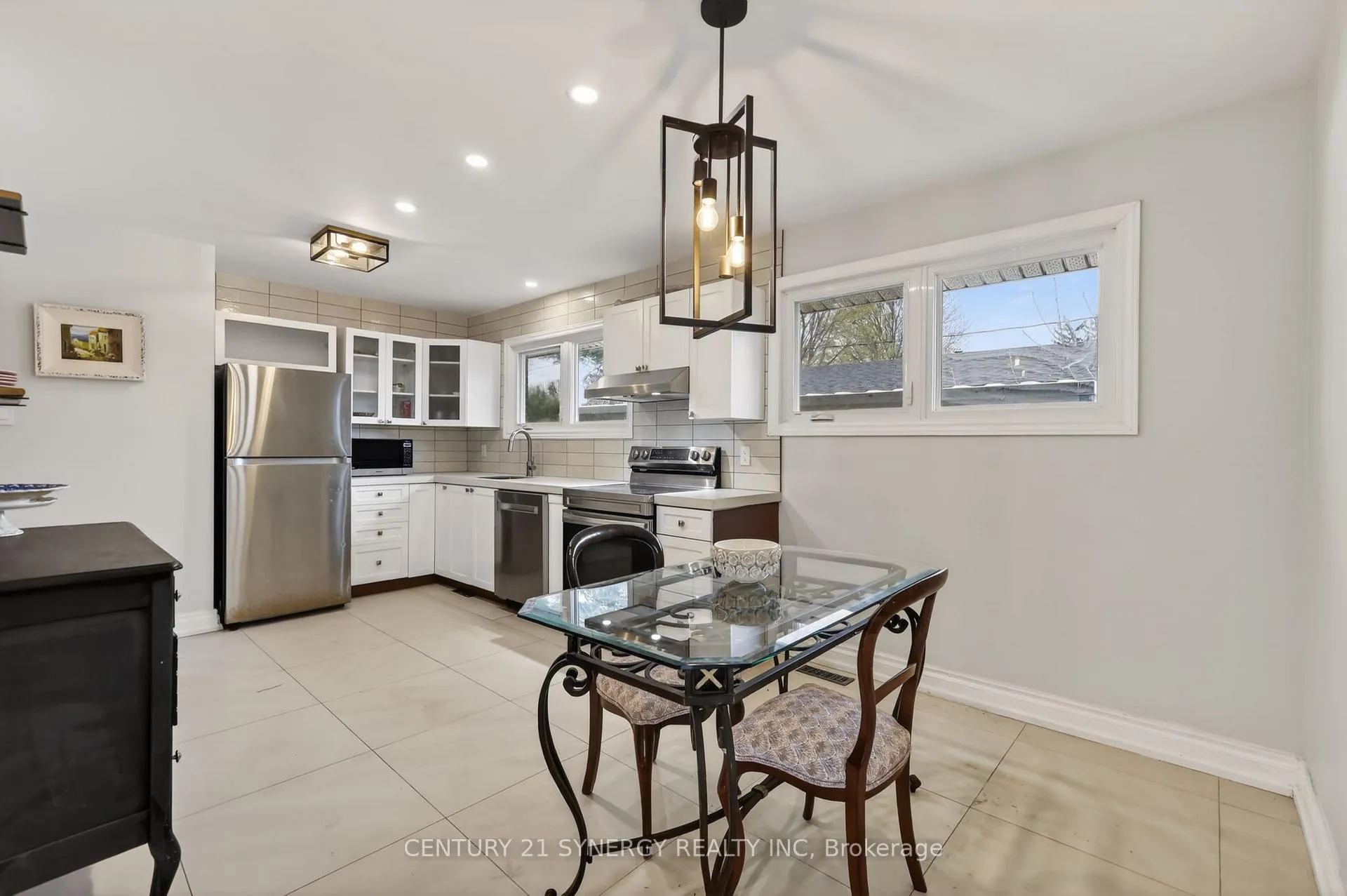 Photo 10 of 2358 Joliffe Street, Ottawa, Hawthorne Meadows — HOMEH