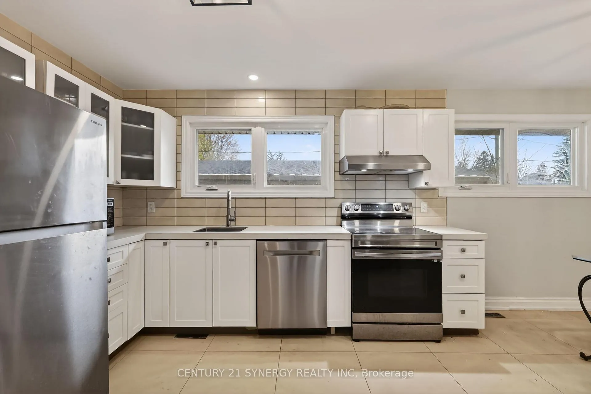 Photo 13 of 2358 Joliffe Street, Ottawa, Hawthorne Meadows — HOMEH