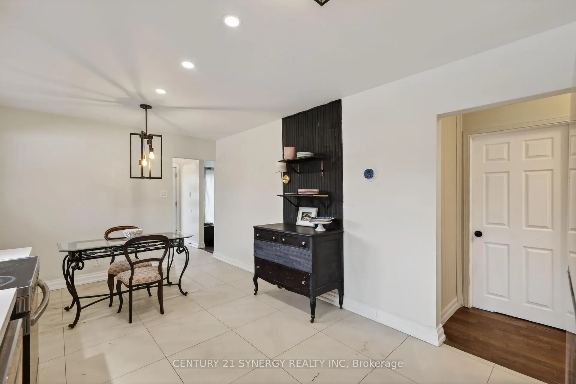 Photo 14 of 2358 Joliffe Street, Ottawa, Hawthorne Meadows — HOMEH