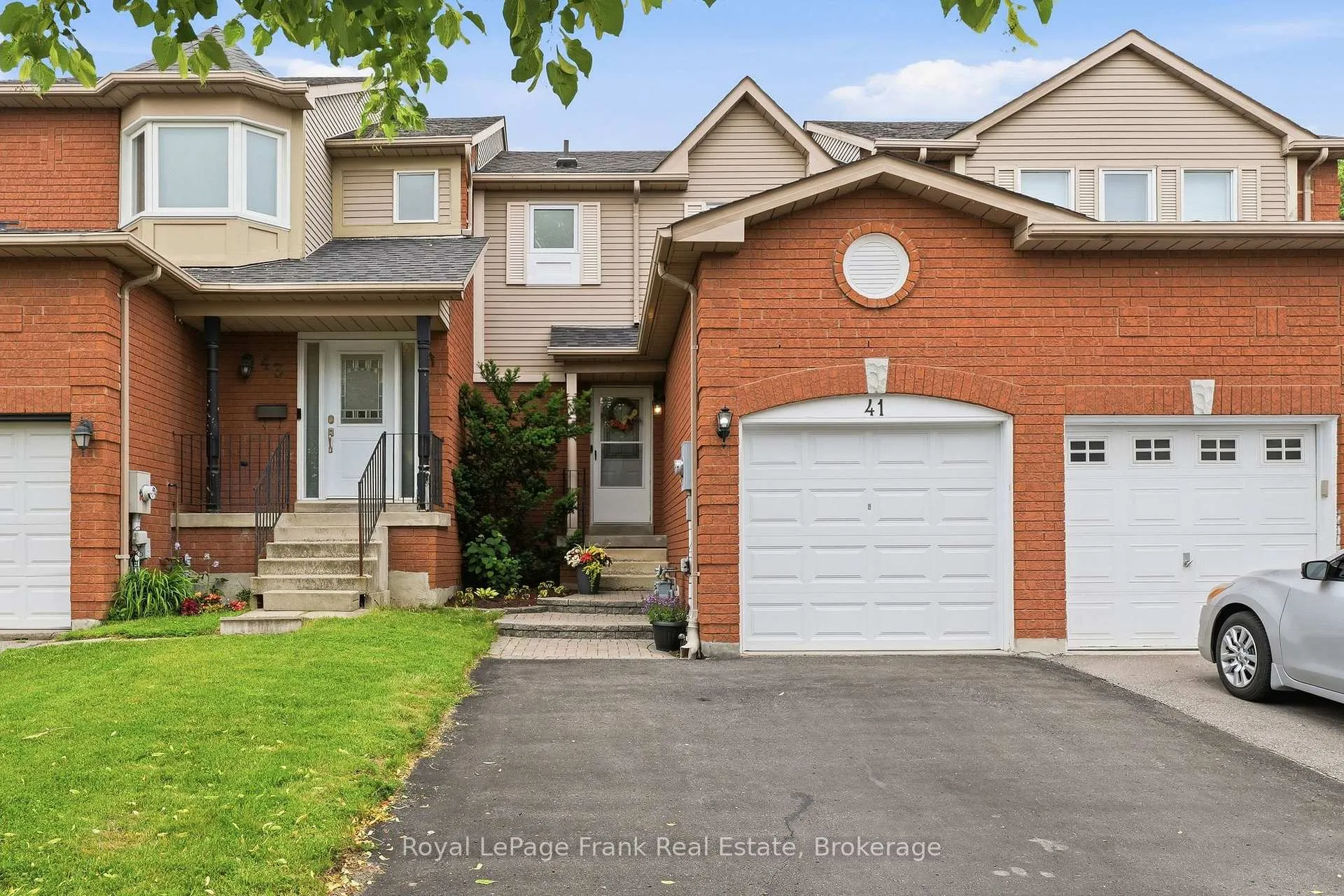 Photo 1 of 41 Landerville Lane, Clarington, Bowmanville — HOMEH