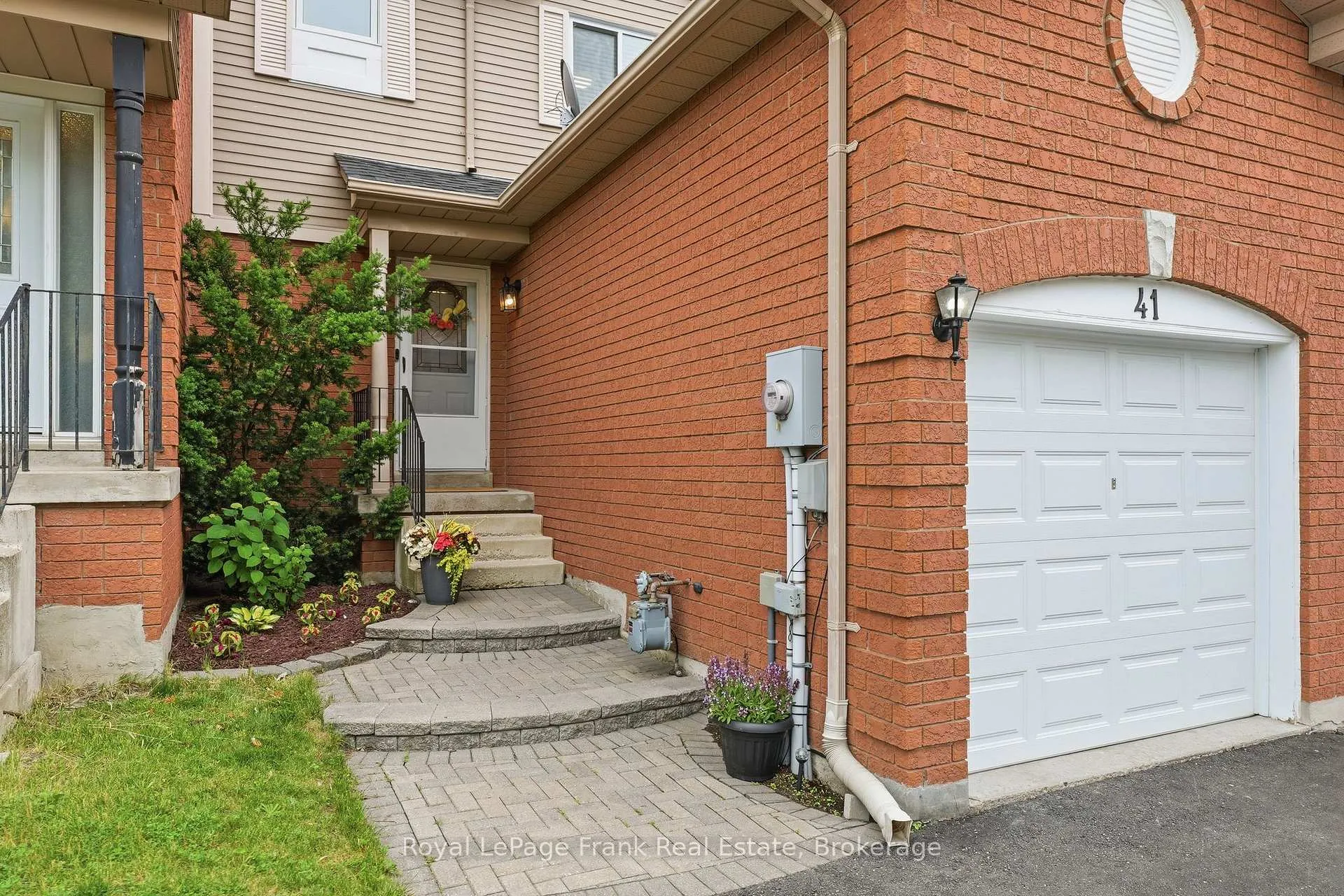 Photo 2 of 41 Landerville Lane, Clarington, Bowmanville — HOMEH