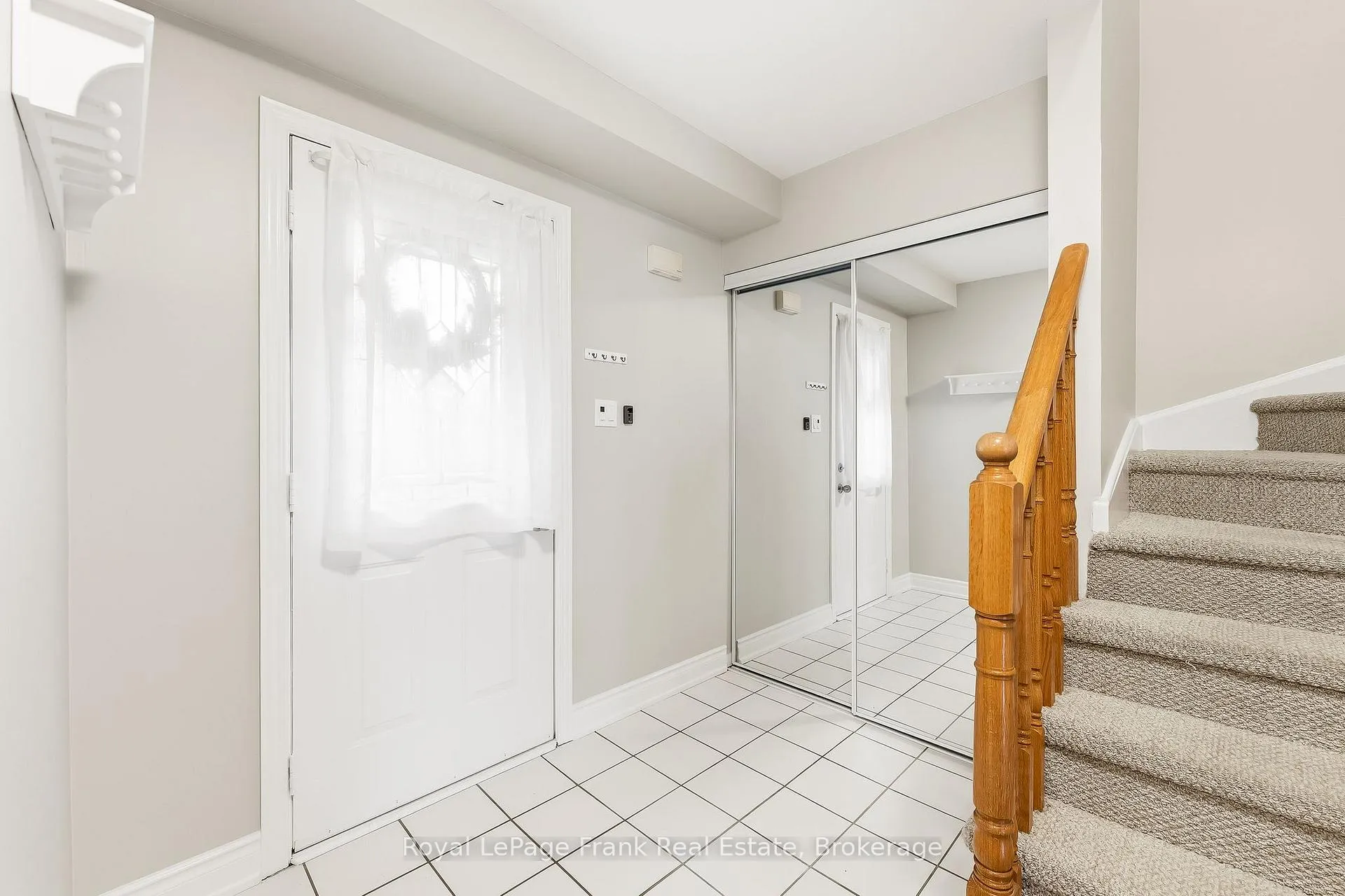 Photo 4 of 41 Landerville Lane, Clarington, Bowmanville — HOMEH
