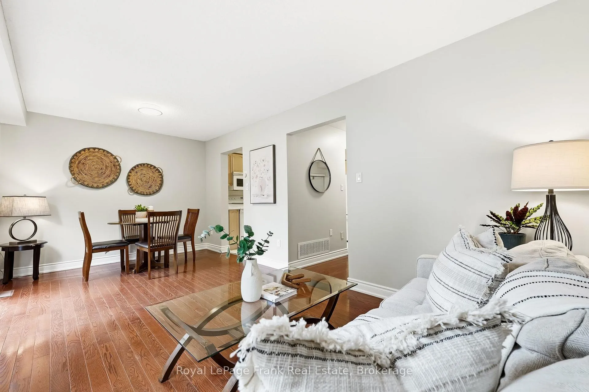 Photo 7 of 41 Landerville Lane, Clarington, Bowmanville — HOMEH
