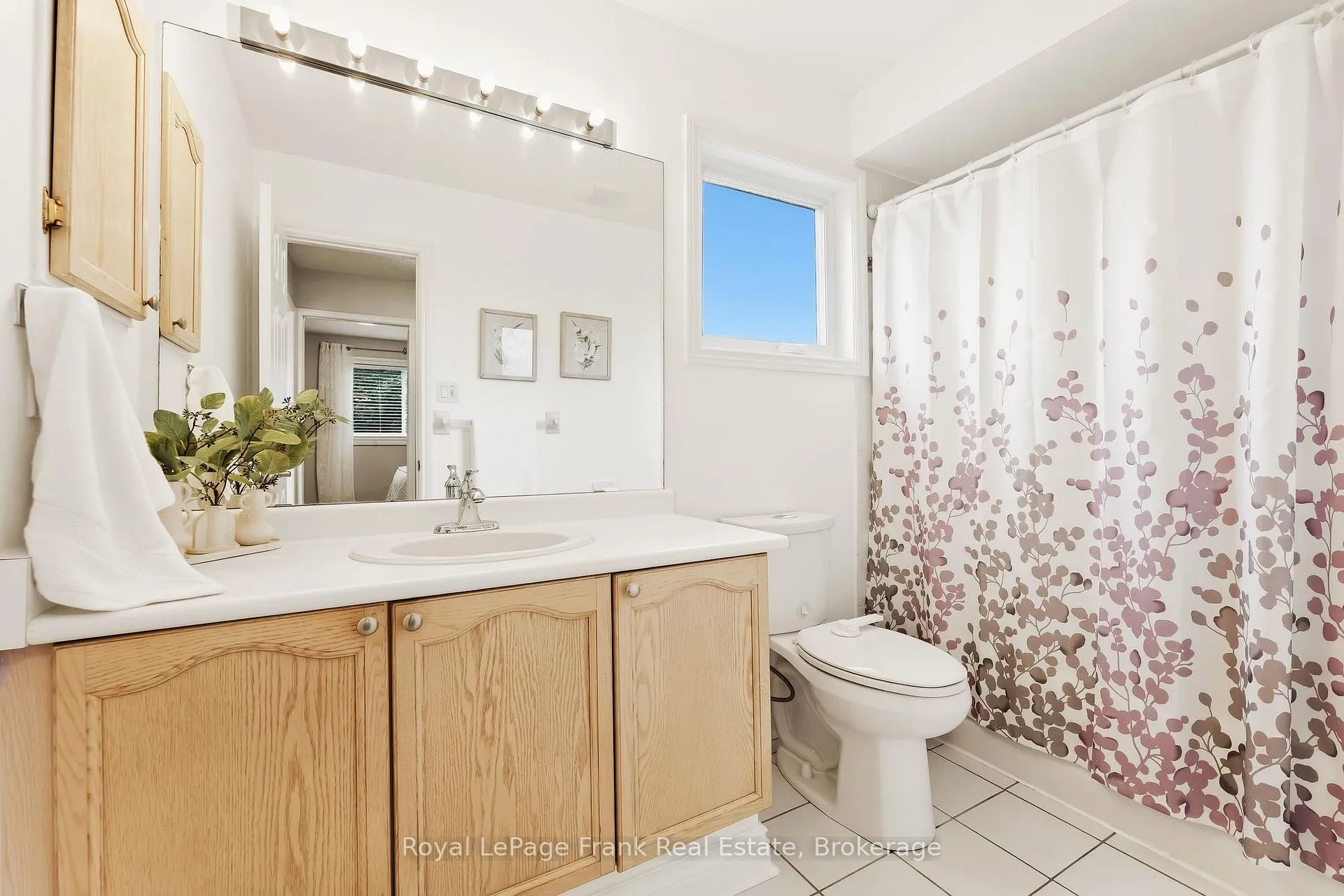Photo 21 of 41 Landerville Lane, Clarington, Bowmanville — HOMEH