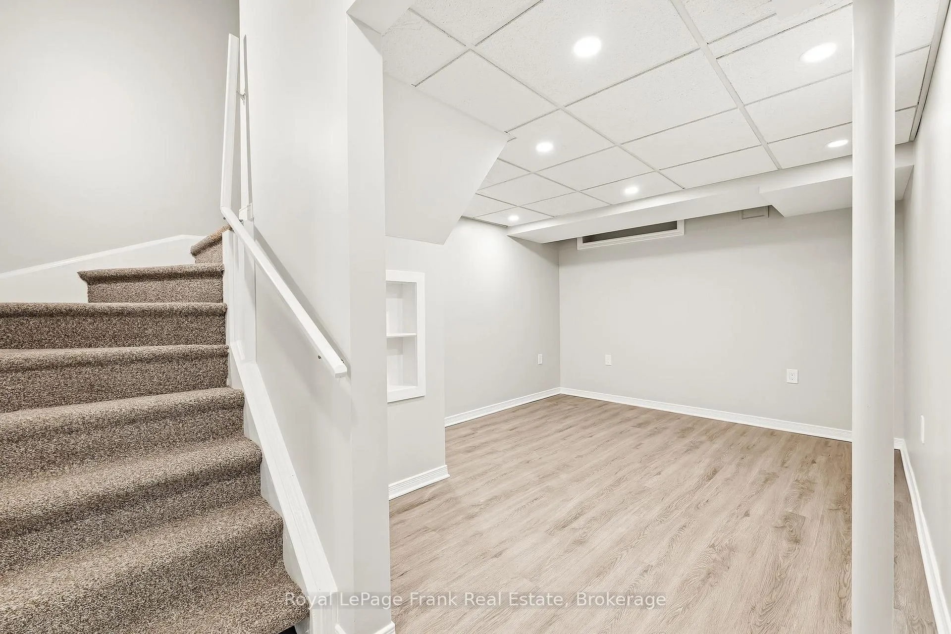 Photo 23 of 41 Landerville Lane, Clarington, Bowmanville — HOMEH