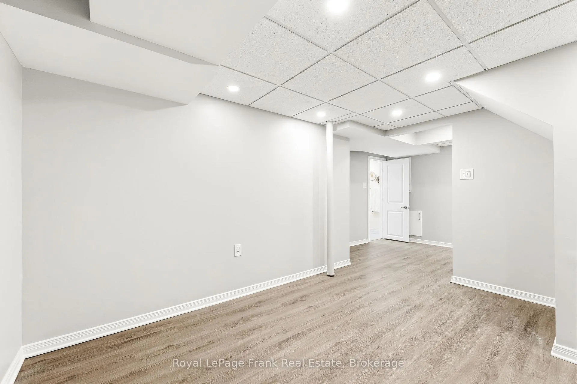 Photo 26 of 41 Landerville Lane, Clarington, Bowmanville — HOMEH