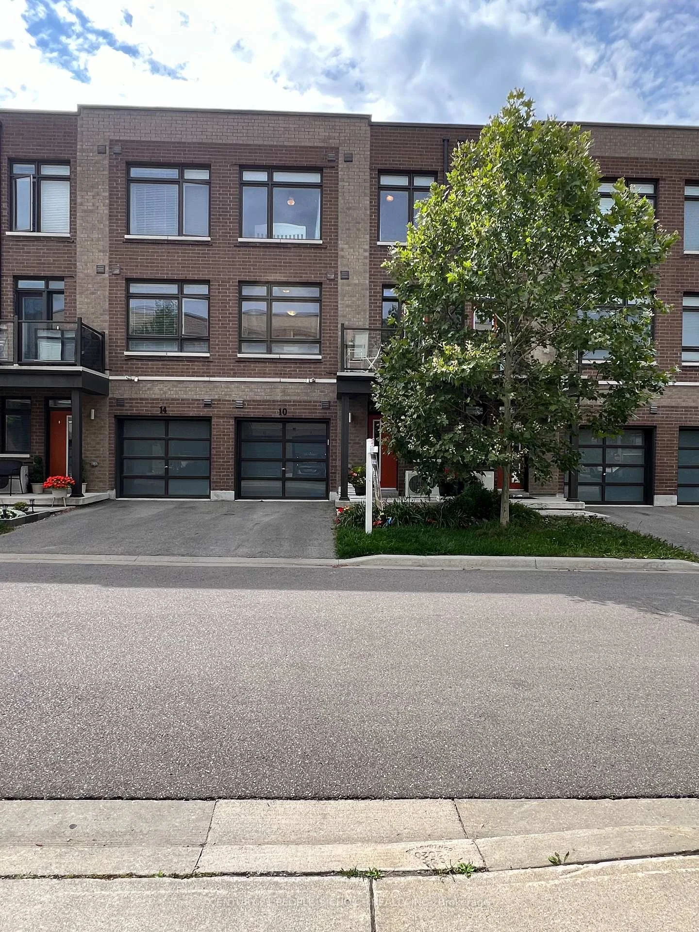 Photo 5 of 10 Tauton Street, Vaughan, Vaughan Grove — HOMEH