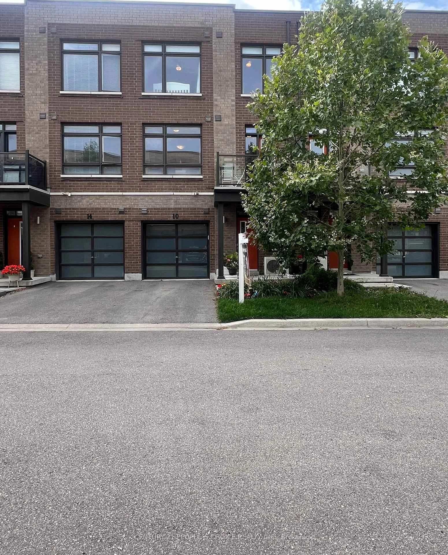 Photo 1 of 10 Tauton Street, Vaughan, Vaughan Grove — HOMEH