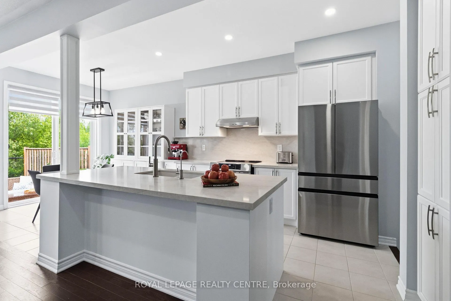 Photo 11 of 1590 Clitherow Drive, Milton, Ford — HOMEH