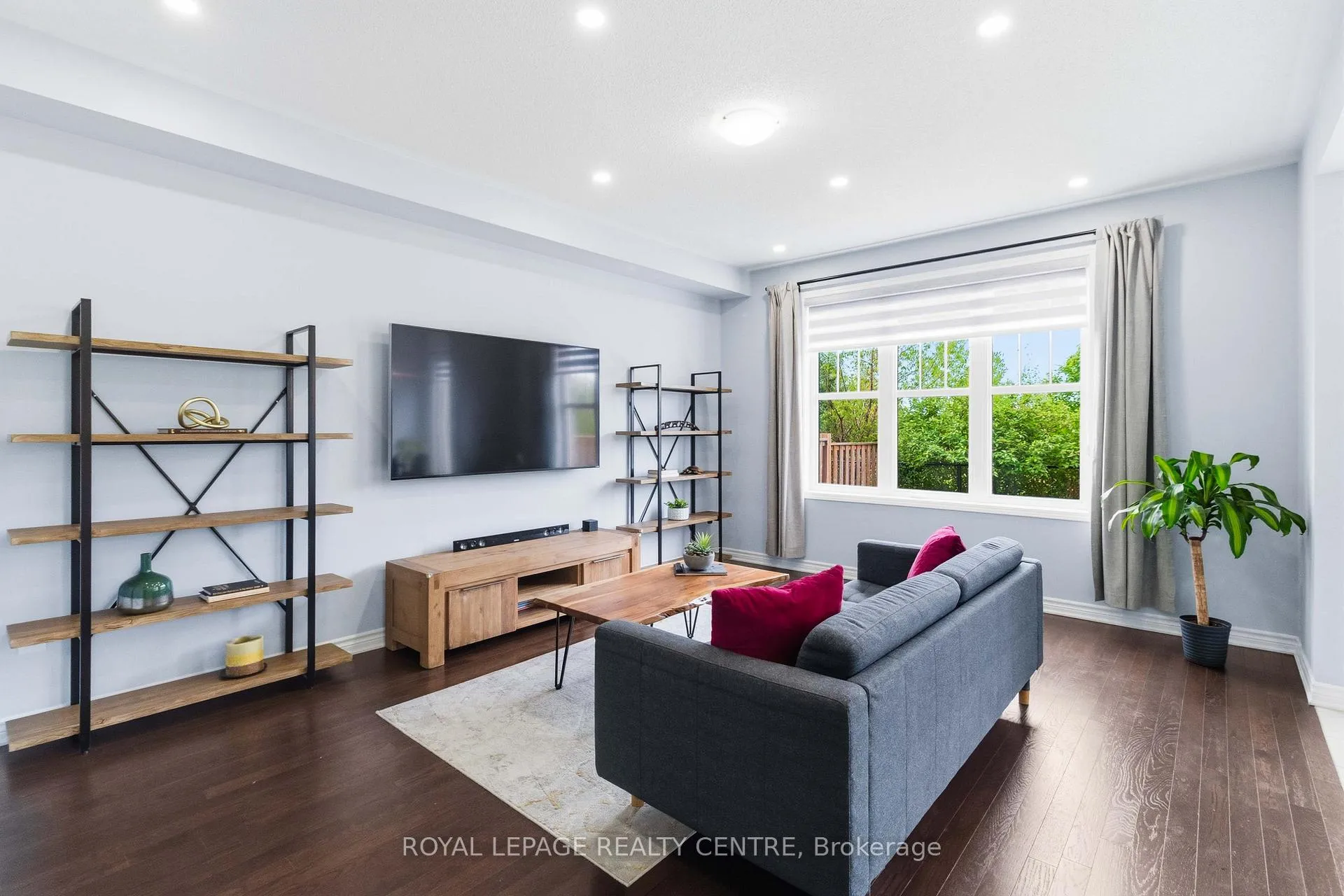 Photo 14 of 1590 Clitherow Drive, Milton, Ford — HOMEH