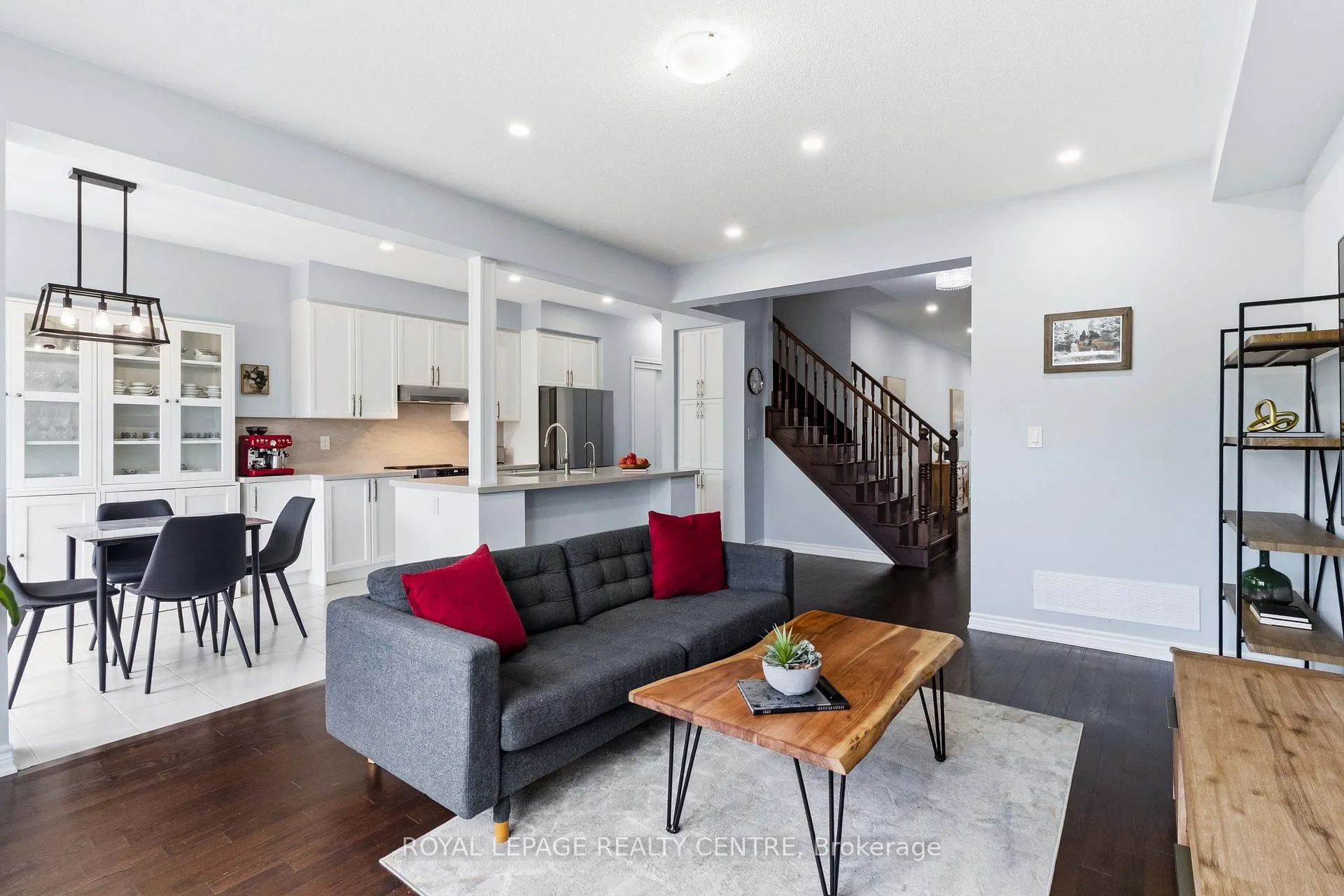 Photo 15 of 1590 Clitherow Drive, Milton, Ford — HOMEH