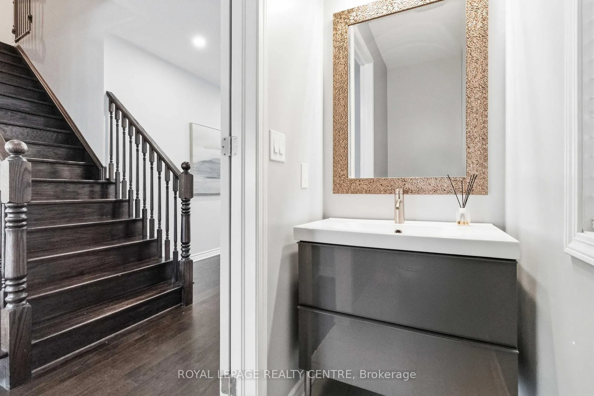Photo 16 of 1590 Clitherow Drive, Milton, Ford — HOMEH