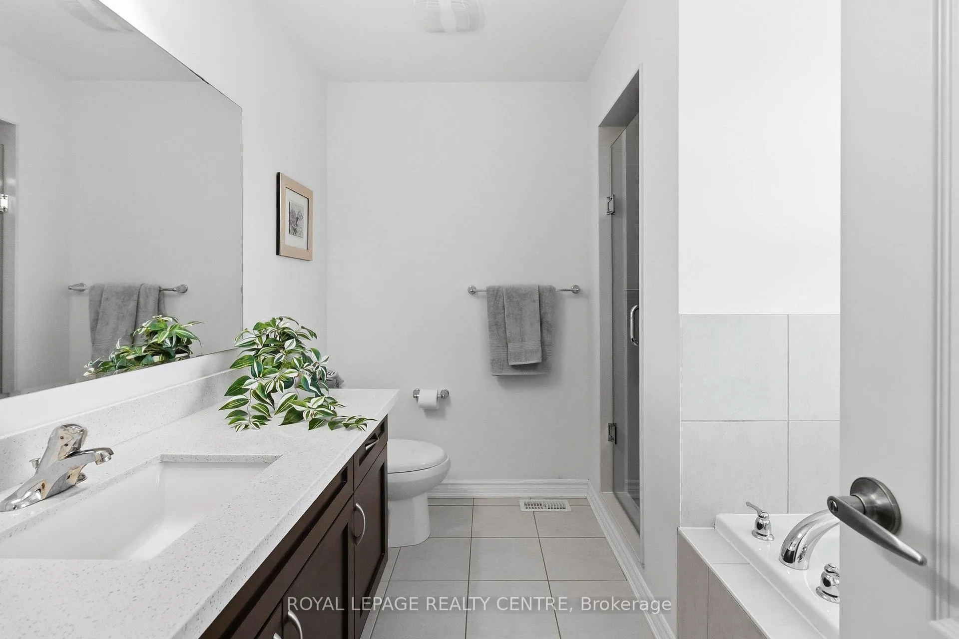 Photo 29 of 1590 Clitherow Drive, Milton, Ford — HOMEH