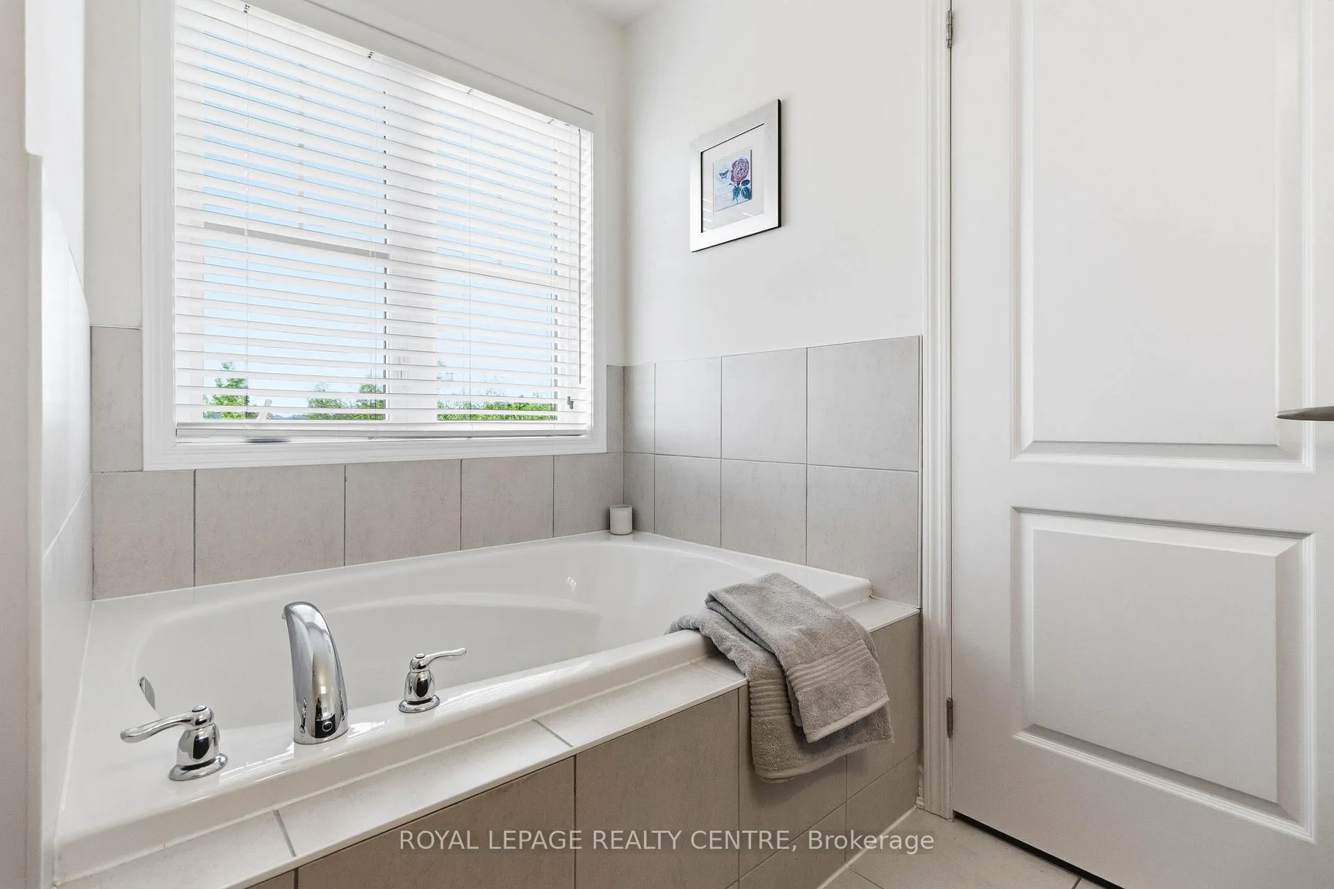 Photo 31 of 1590 Clitherow Drive, Milton, Ford — HOMEH