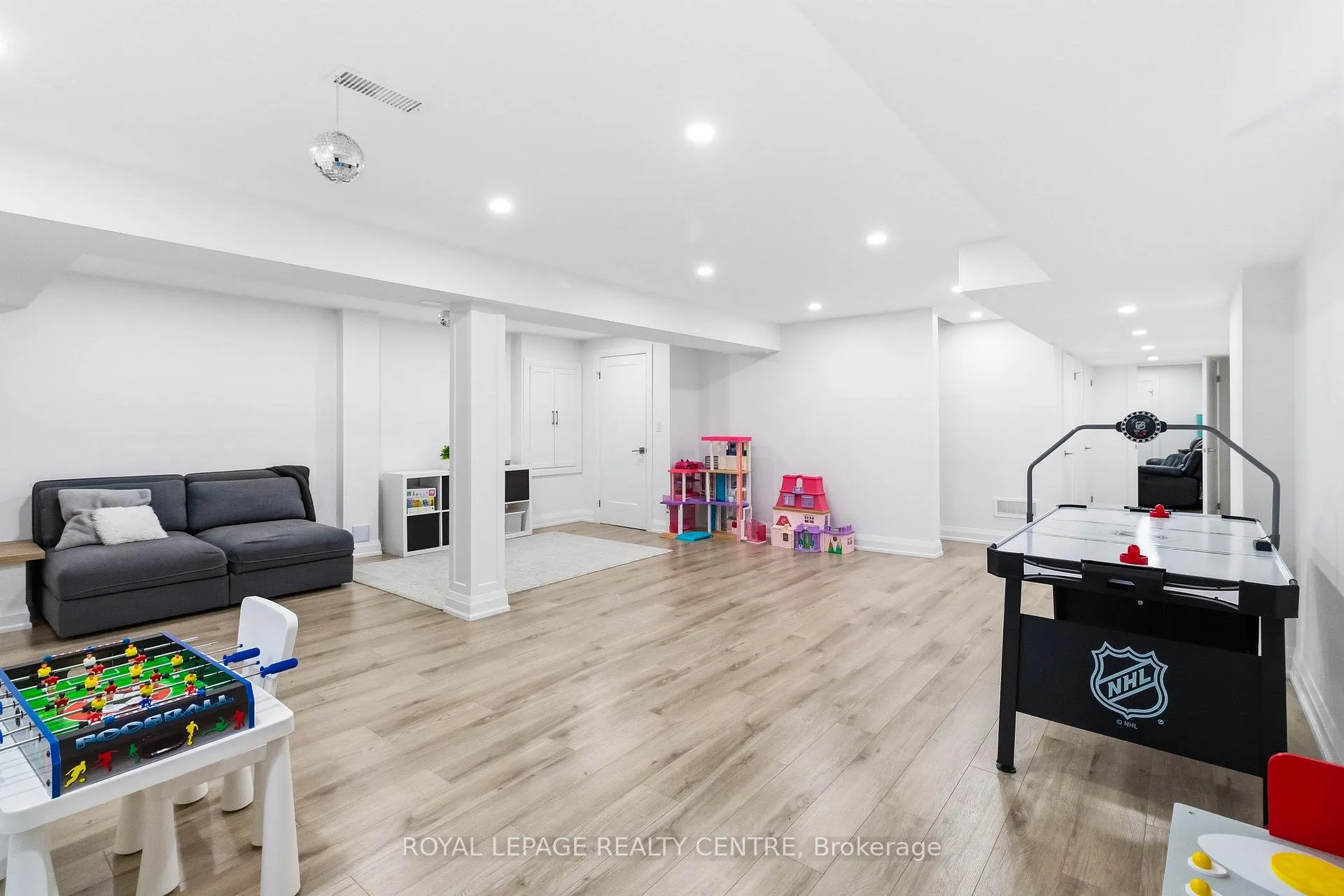 Photo 37 of 1590 Clitherow Drive, Milton, Ford — HOMEH