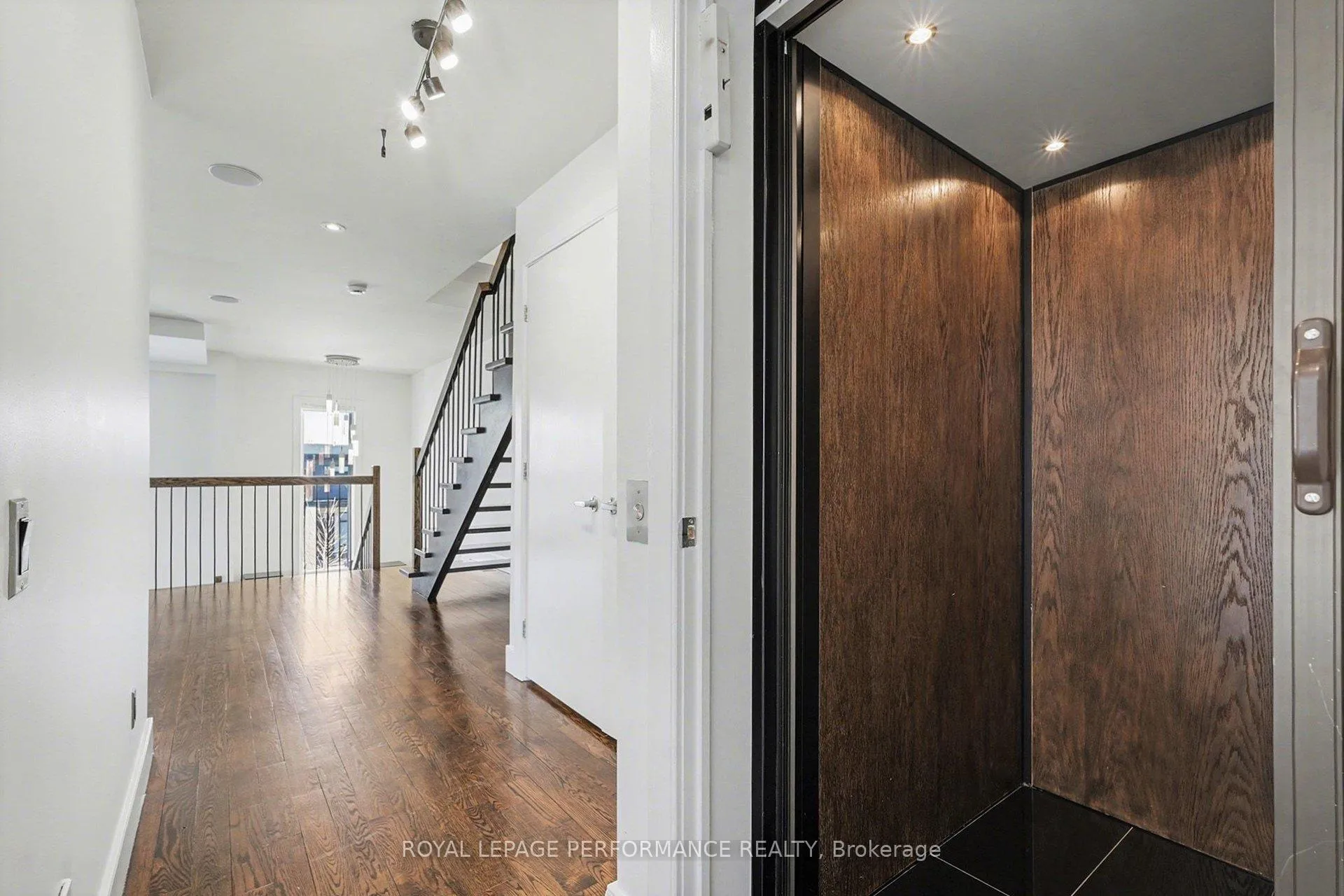 Photo 12 of 805 Kingsmere Avenue, Ottawa, McKellar Heights/Glabar Park — HOMEH
