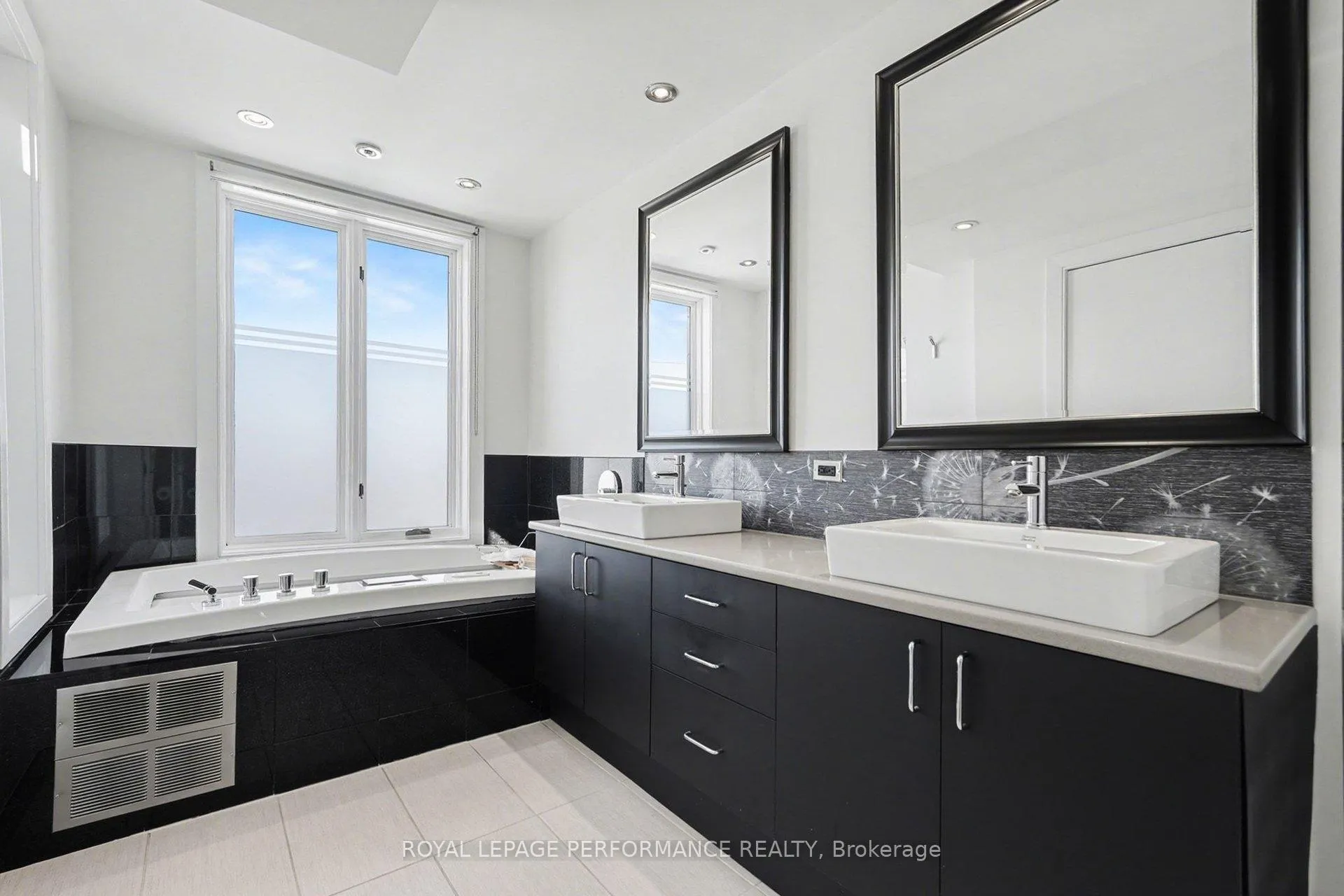 Photo 16 of 805 Kingsmere Avenue, Ottawa, McKellar Heights/Glabar Park — HOMEH