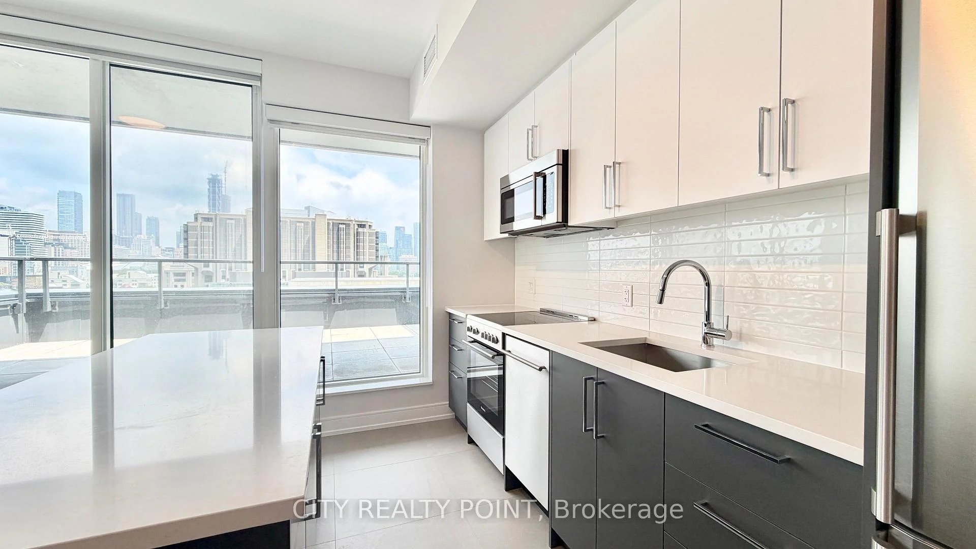 Photo 6 of Unit 1003, 664 Spadina Avenue, Toronto, University — HOMEH