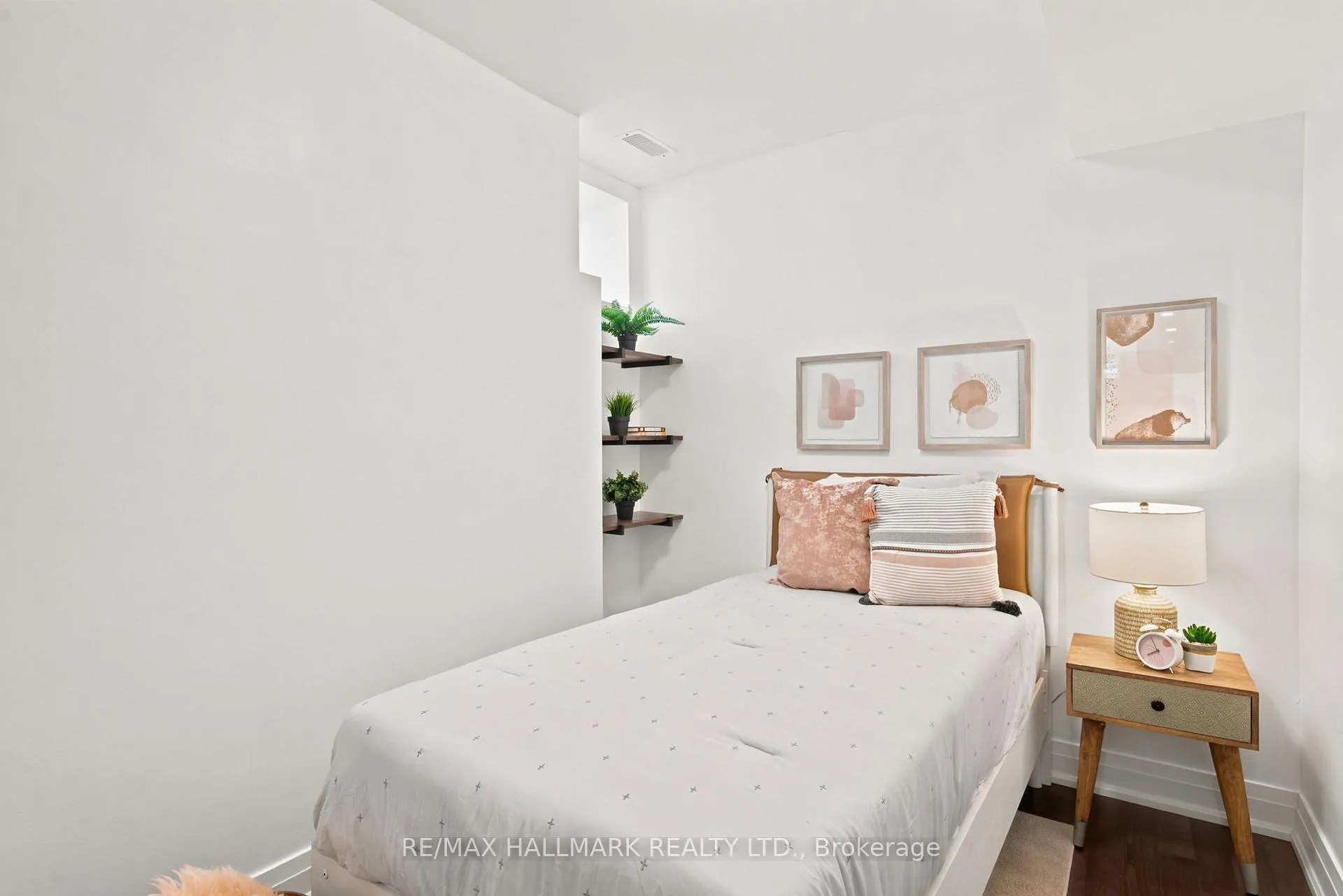 Photo 26 of 69 Gatwick Avenue, Toronto, Woodbine-Lumsden — HOMEH