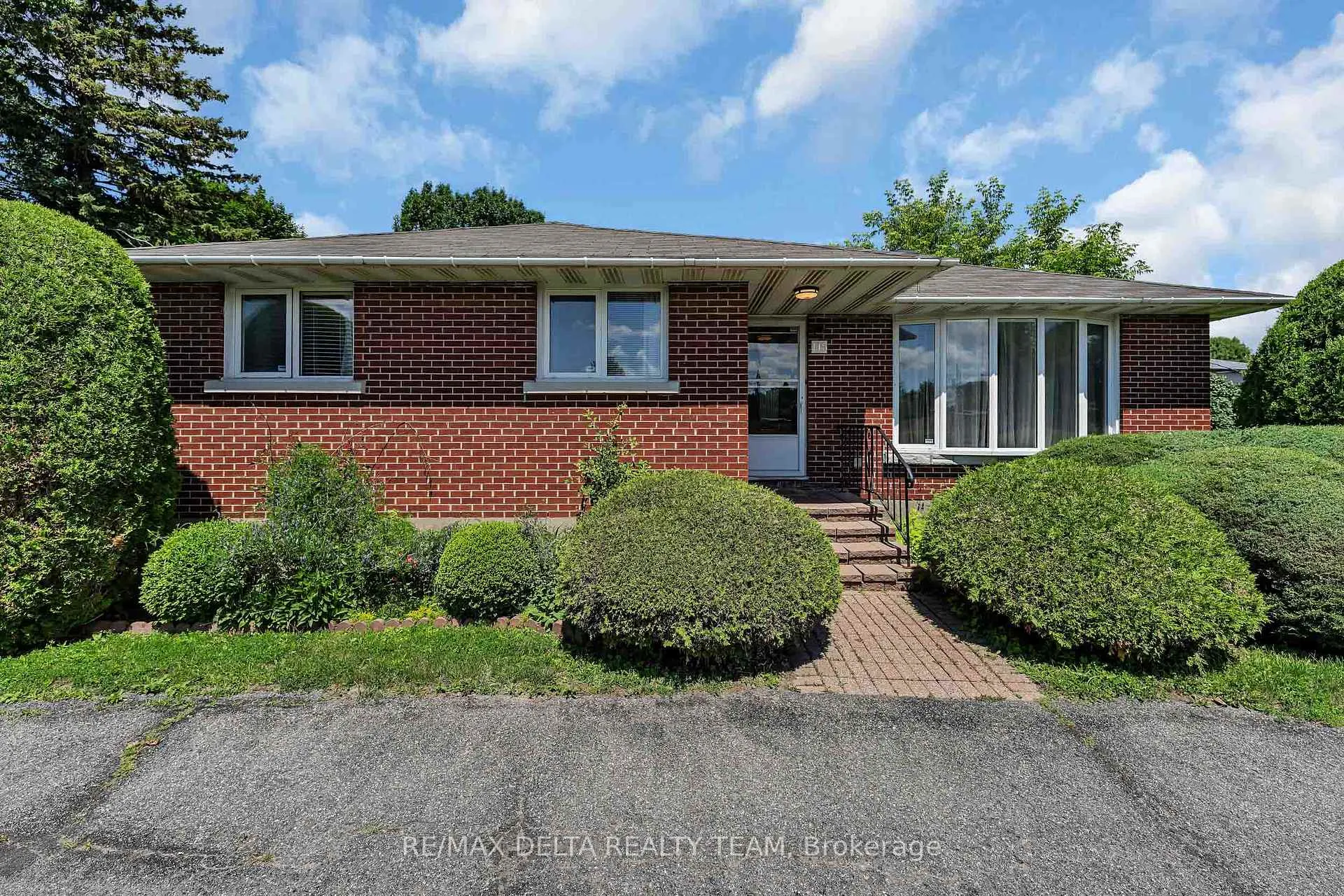 Photo 2 of 115 Meadowlands Drive W, Ottawa, Meadowlands/St. Claire Gardens — HOMEH