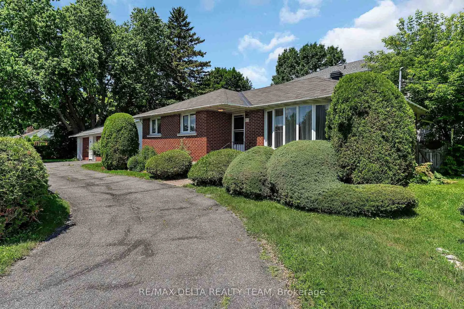 Photo 4 of 115 Meadowlands Drive W, Ottawa, Meadowlands/St. Claire Gardens — HOMEH