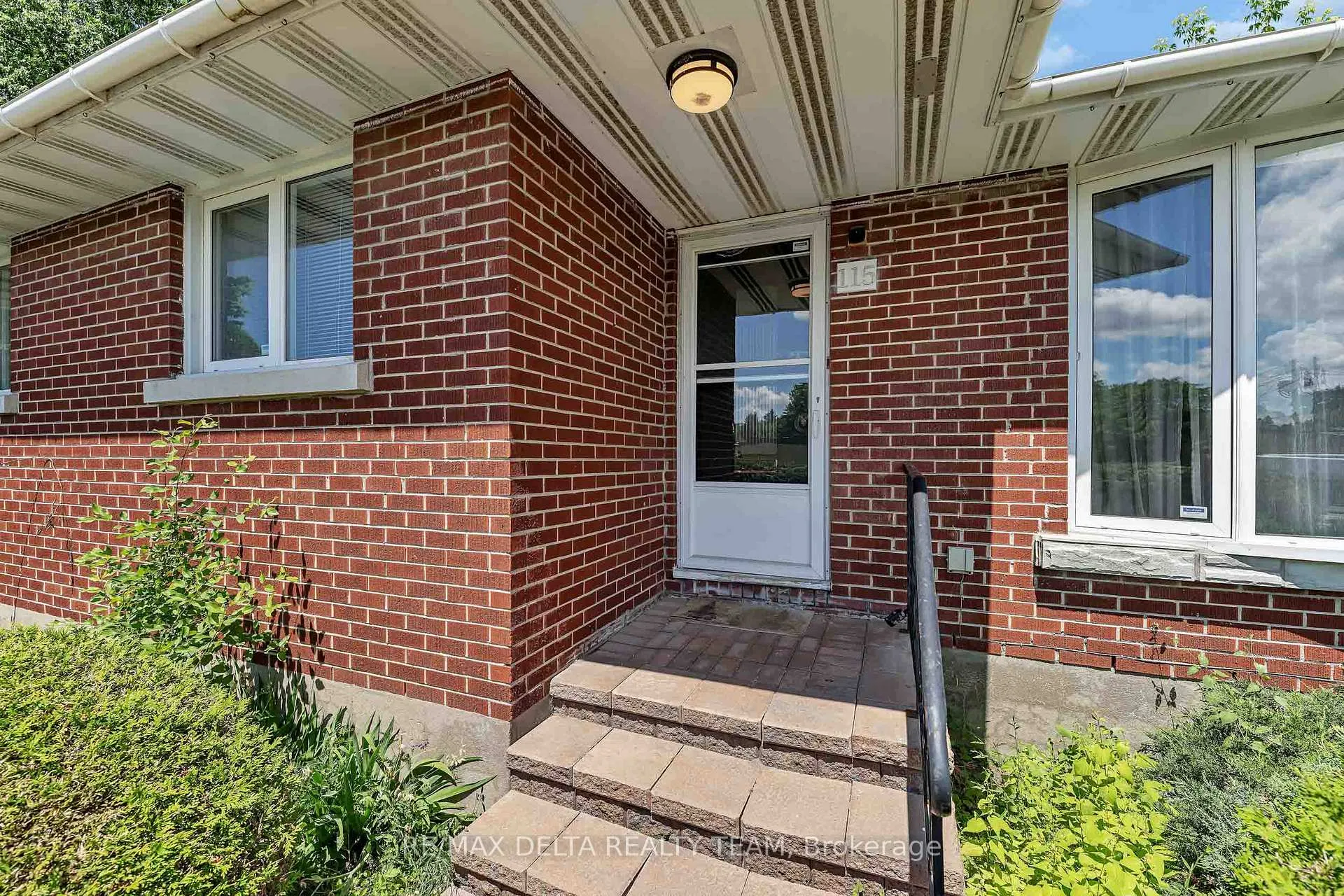 Photo 6 of 115 Meadowlands Drive W, Ottawa, Meadowlands/St. Claire Gardens — HOMEH