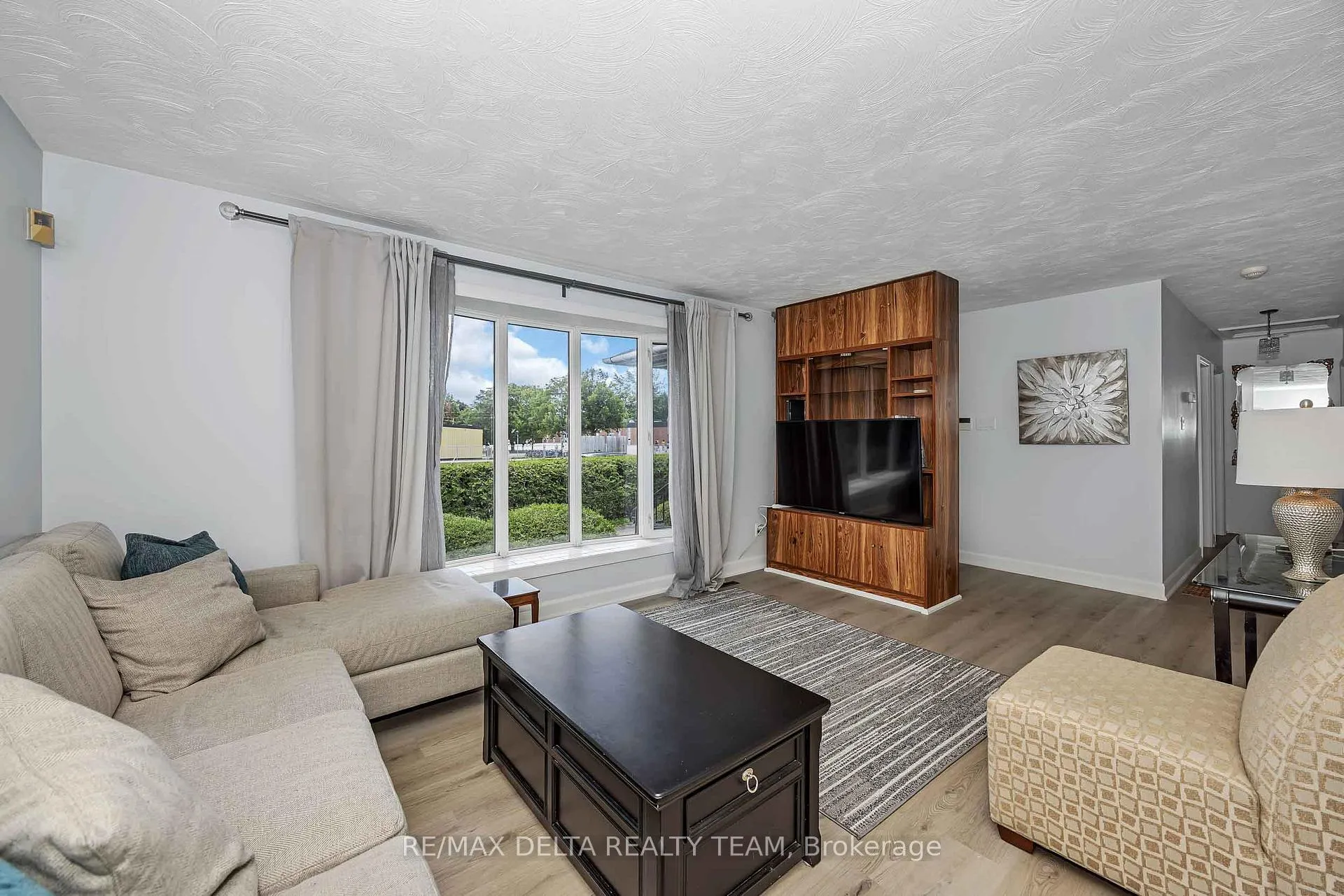 Photo 8 of 115 Meadowlands Drive W, Ottawa, Meadowlands/St. Claire Gardens — HOMEH