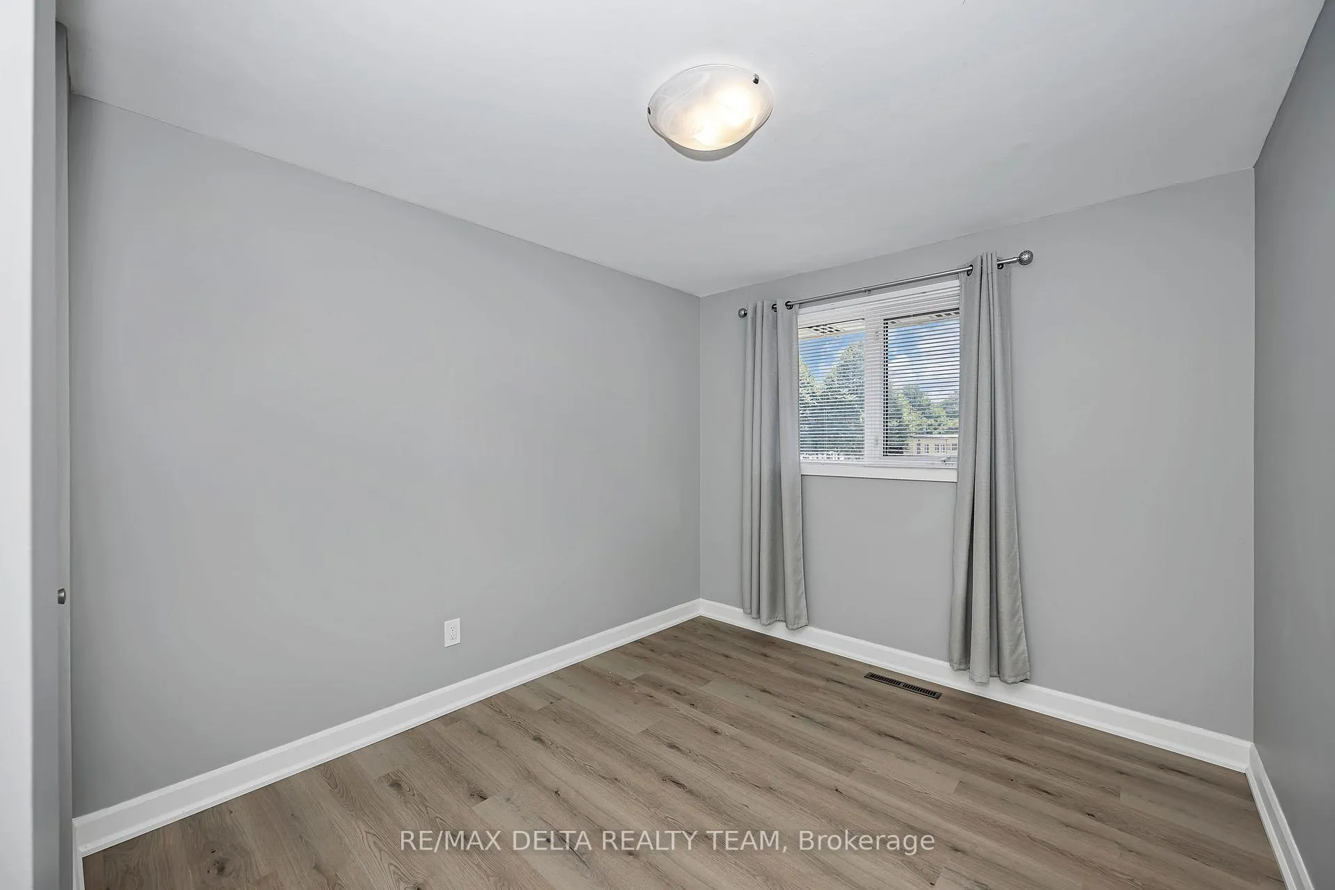 Photo 21 of 115 Meadowlands Drive W, Ottawa, Meadowlands/St. Claire Gardens — HOMEH