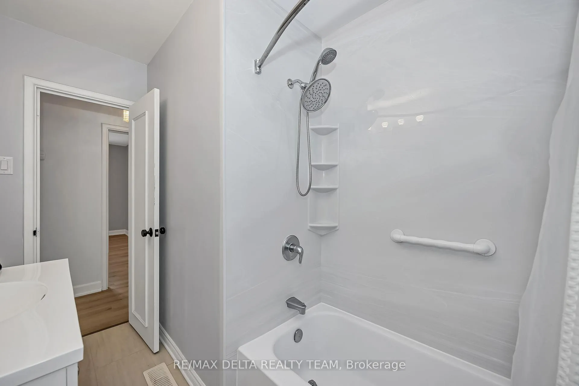 Photo 24 of 115 Meadowlands Drive W, Ottawa, Meadowlands/St. Claire Gardens — HOMEH