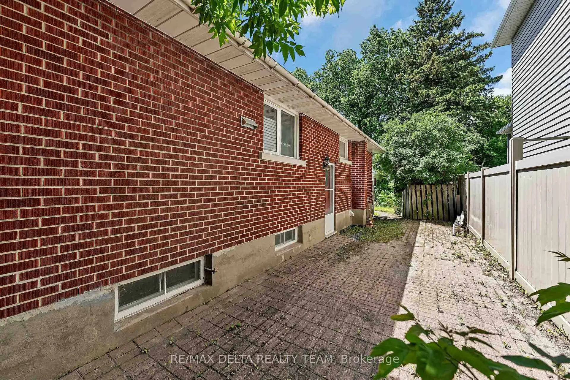 Photo 28 of 115 Meadowlands Drive W, Ottawa, Meadowlands/St. Claire Gardens — HOMEH