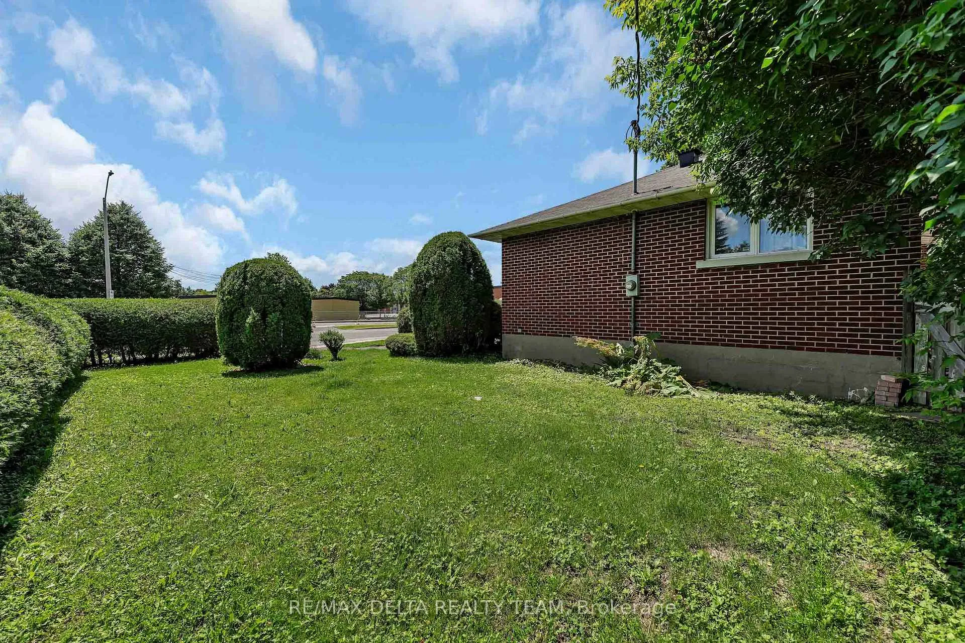 Photo 30 of 115 Meadowlands Drive W, Ottawa, Meadowlands/St. Claire Gardens — HOMEH