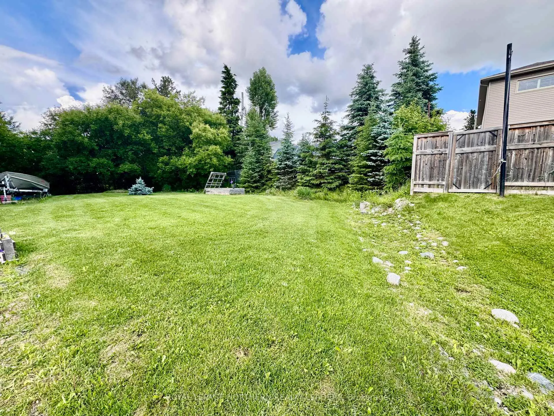 Photo 3 of 524 Cedar Street N, Timmins, TNE - North — HOMEH