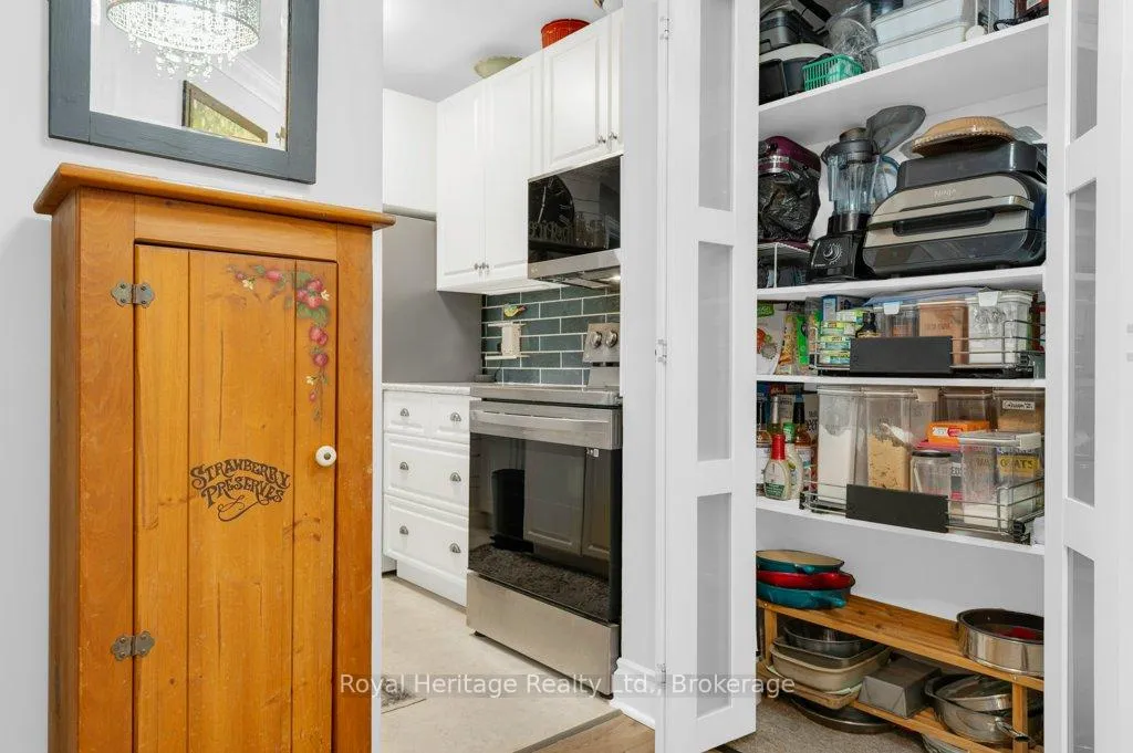 Photo 12 of Unit 203, 9 Centre Street, Greater Napanee, Greater Napanee — HOMEH