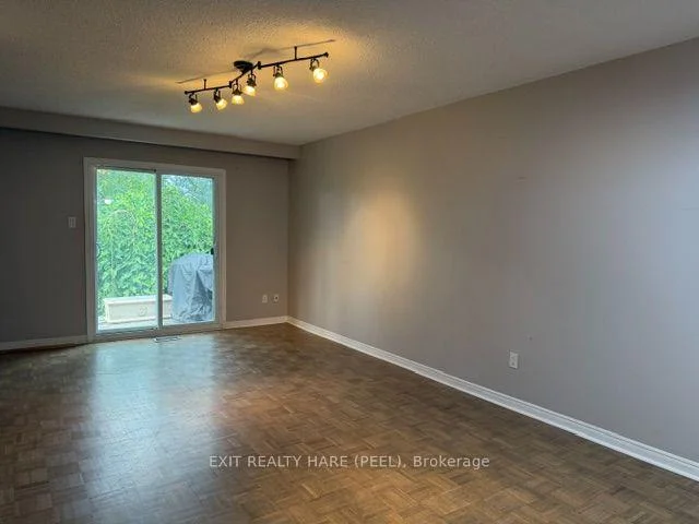 Photo 11 of 91 Burbank Crescent, Orangeville — HOMEH