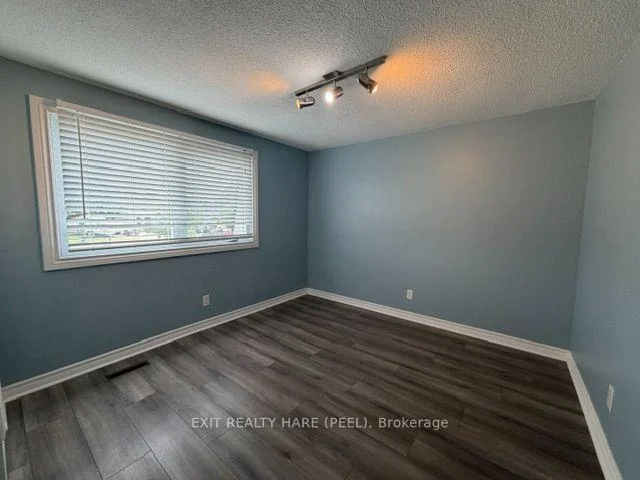 Photo 23 of 91 Burbank Crescent, Orangeville — HOMEH