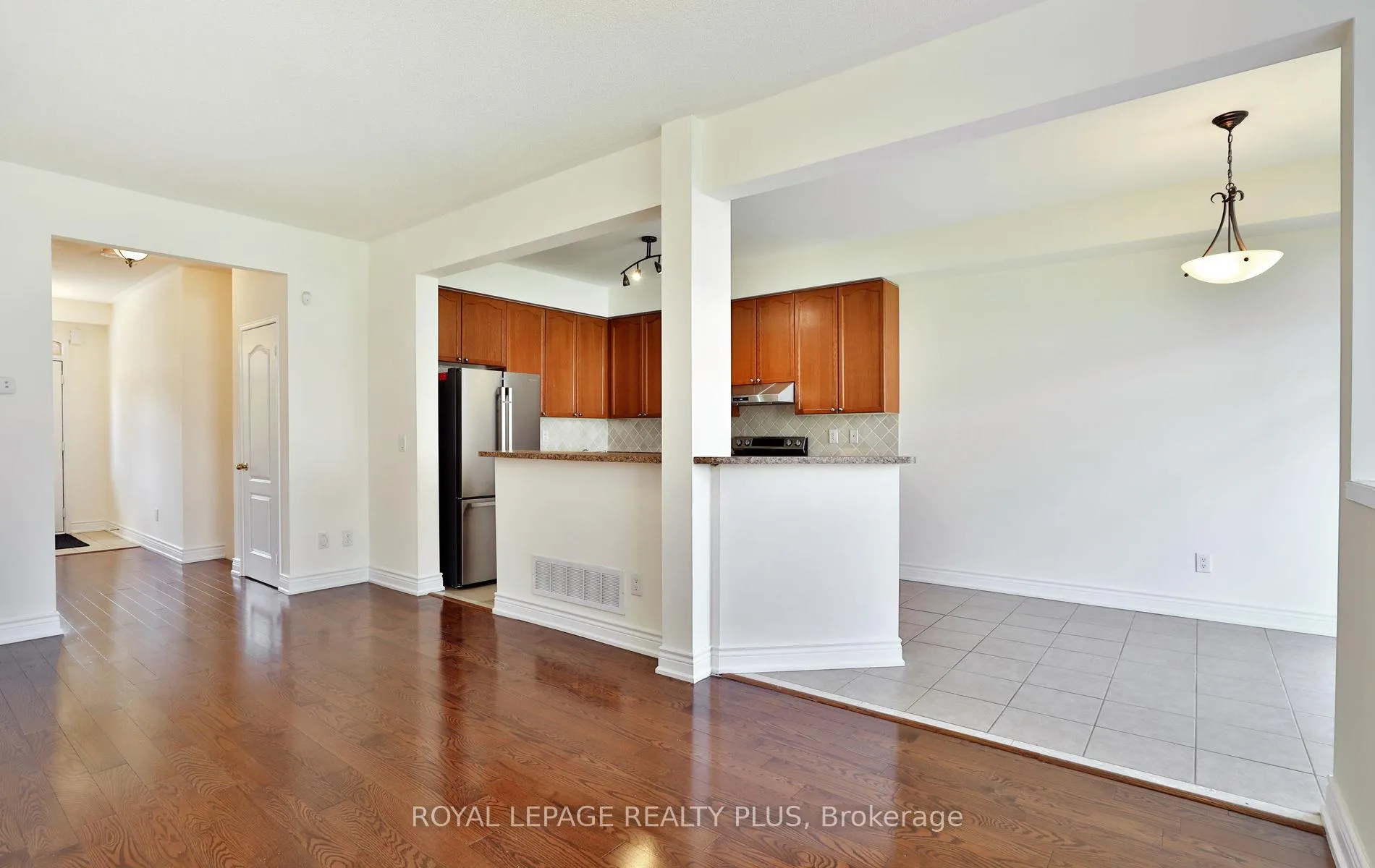 Photo 8 of 3877 Stardust Drive, Mississauga, Churchill Meadows — HOMEH