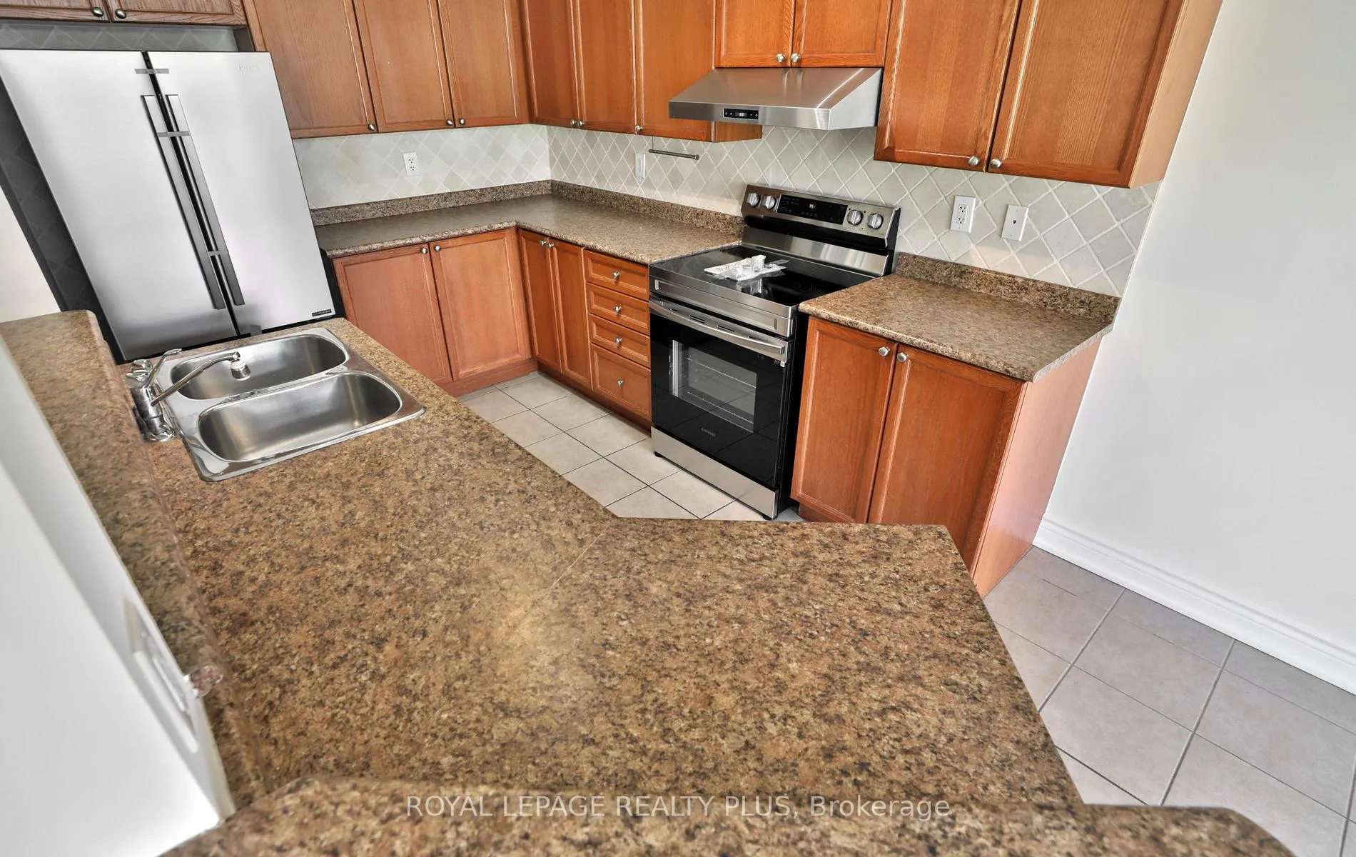 Photo 10 of 3877 Stardust Drive, Mississauga, Churchill Meadows — HOMEH
